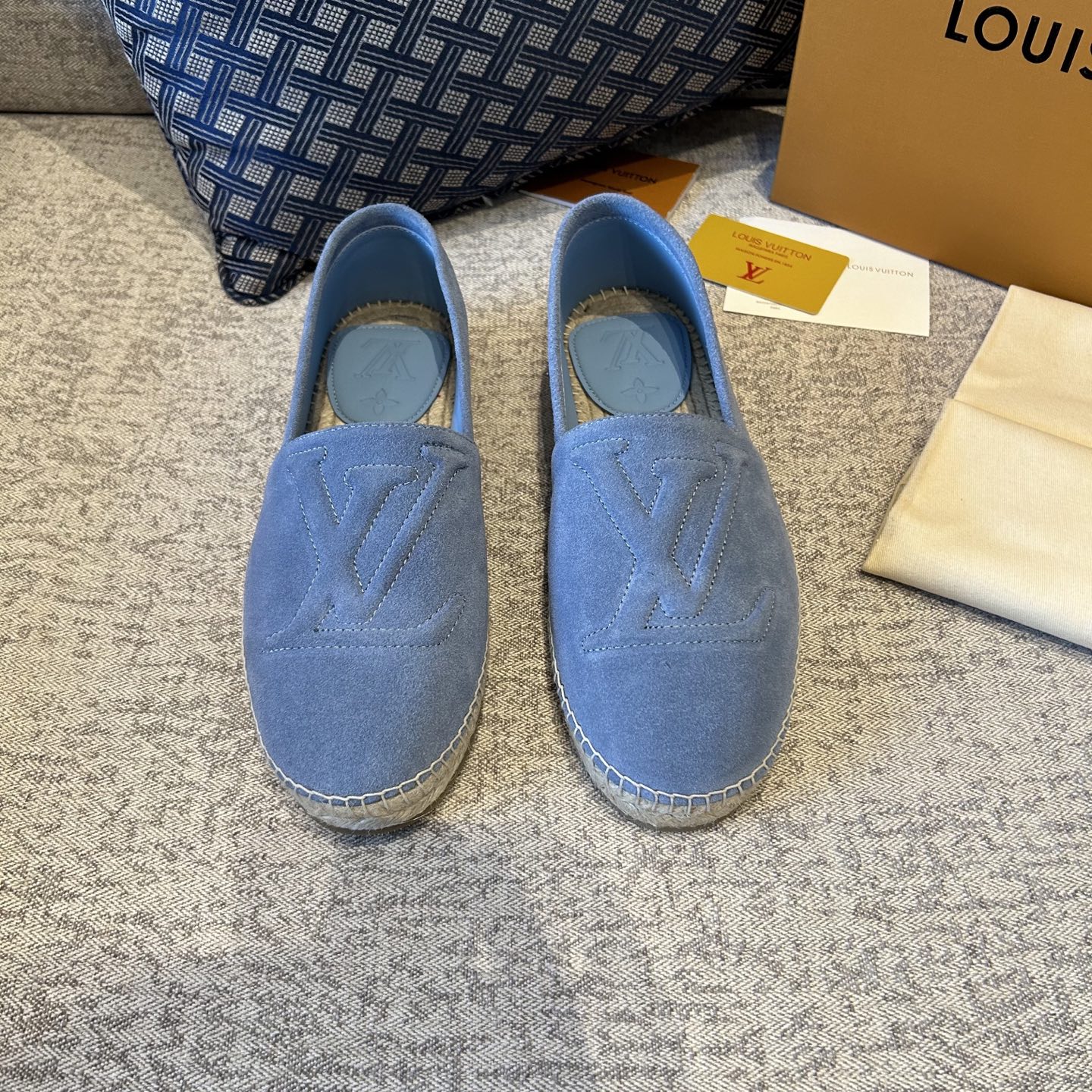 LV shoe