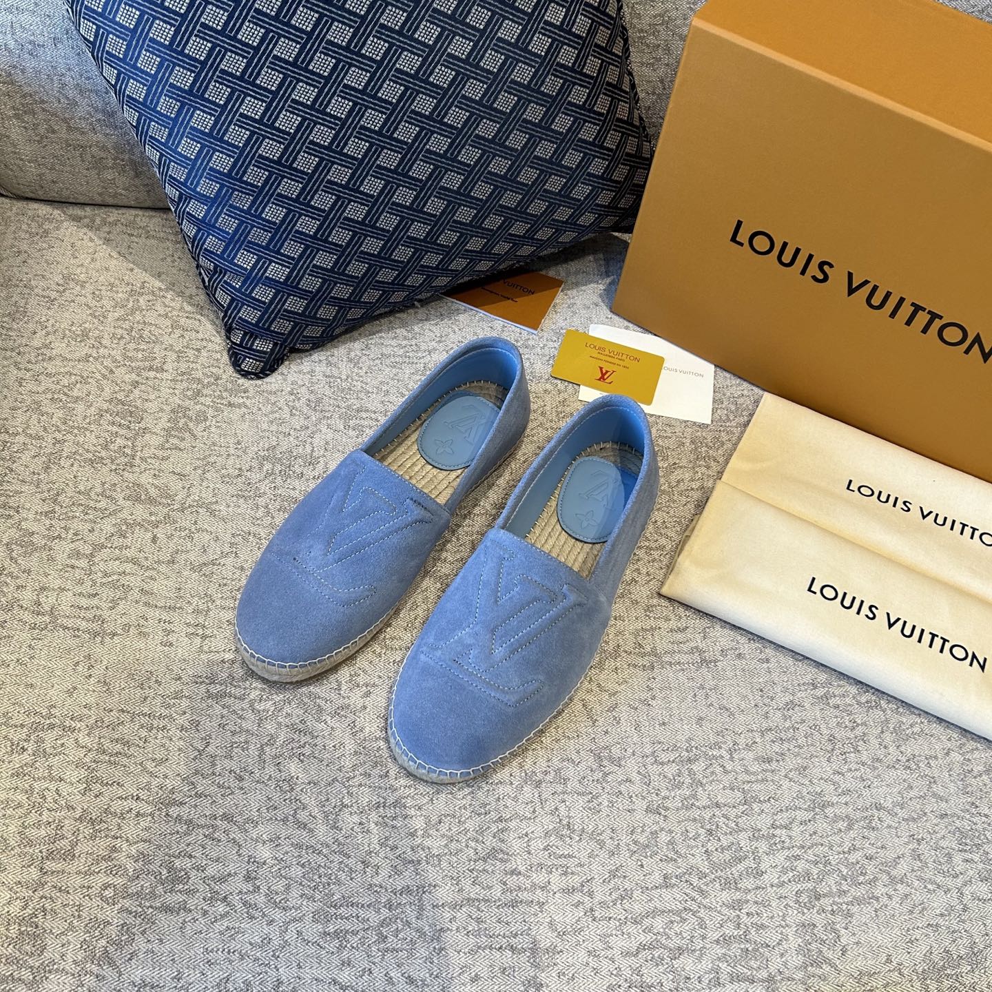 LV shoe