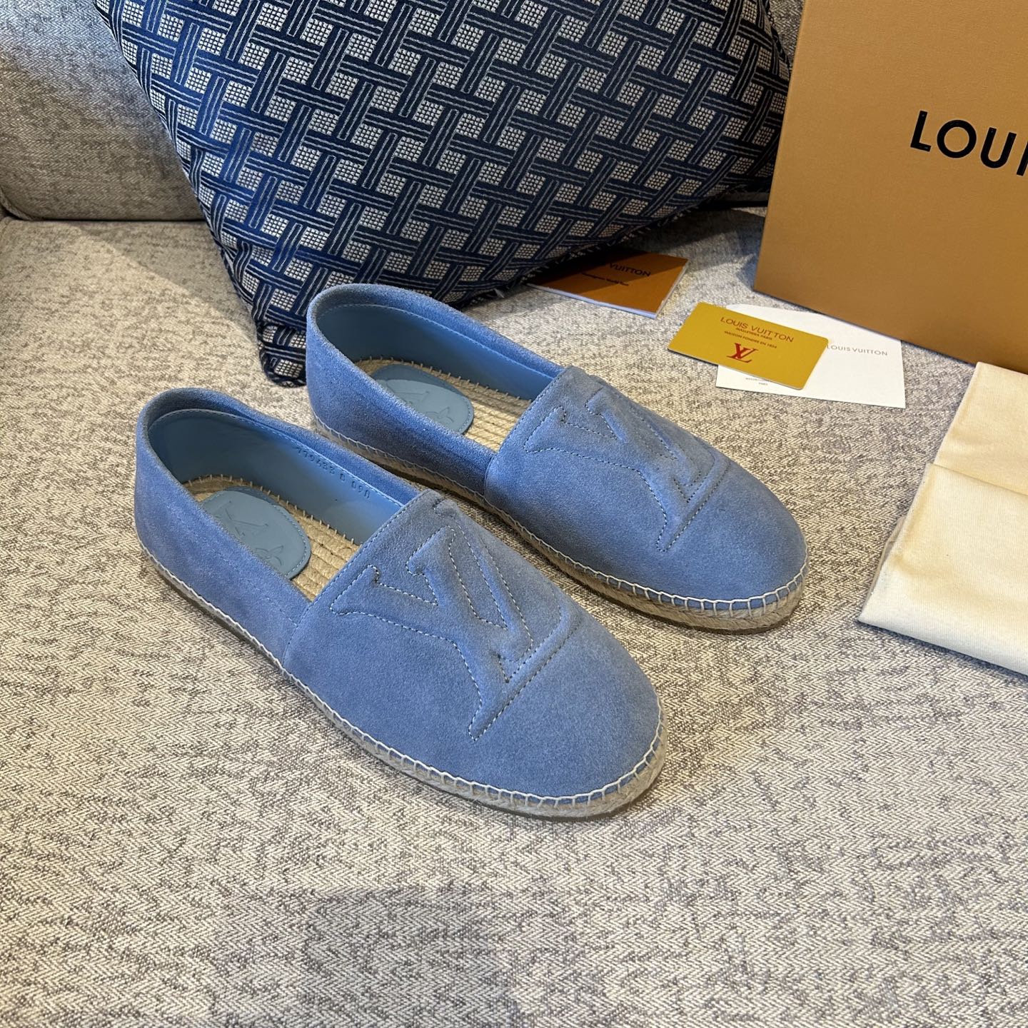 LV shoe