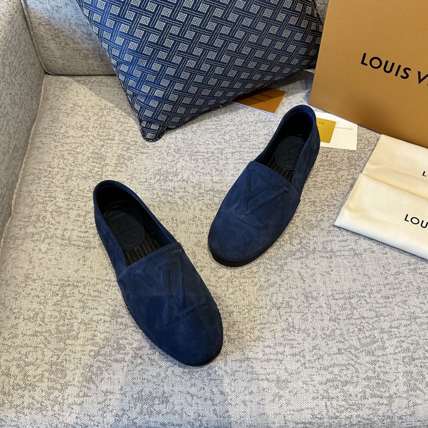 LV shoe