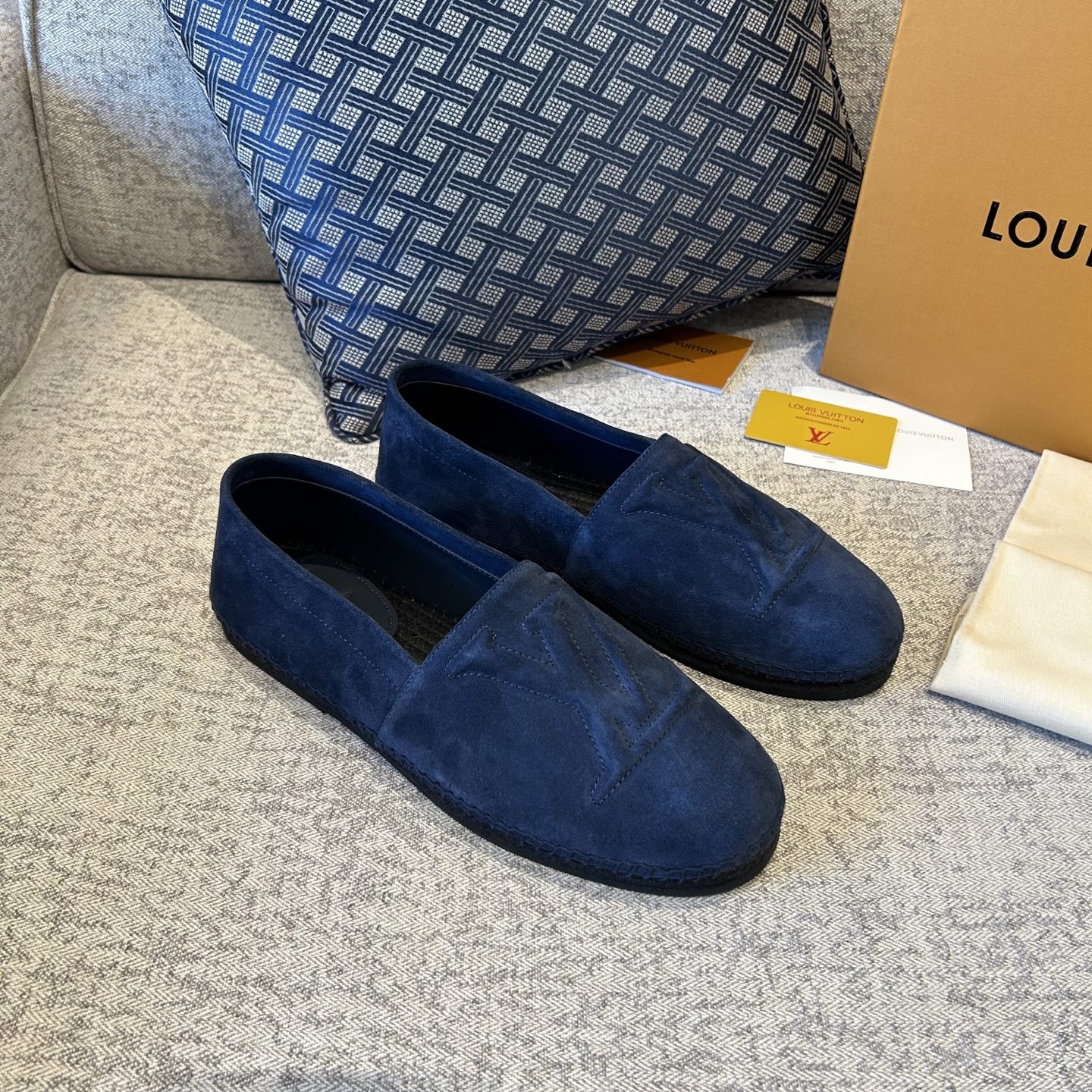 LV shoe