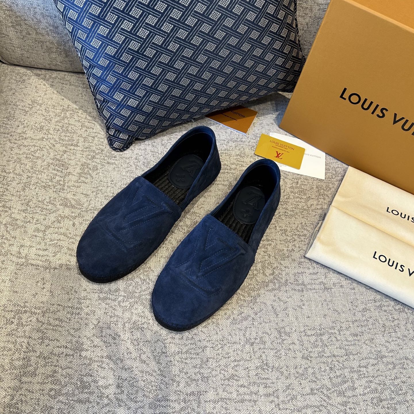 LV shoe