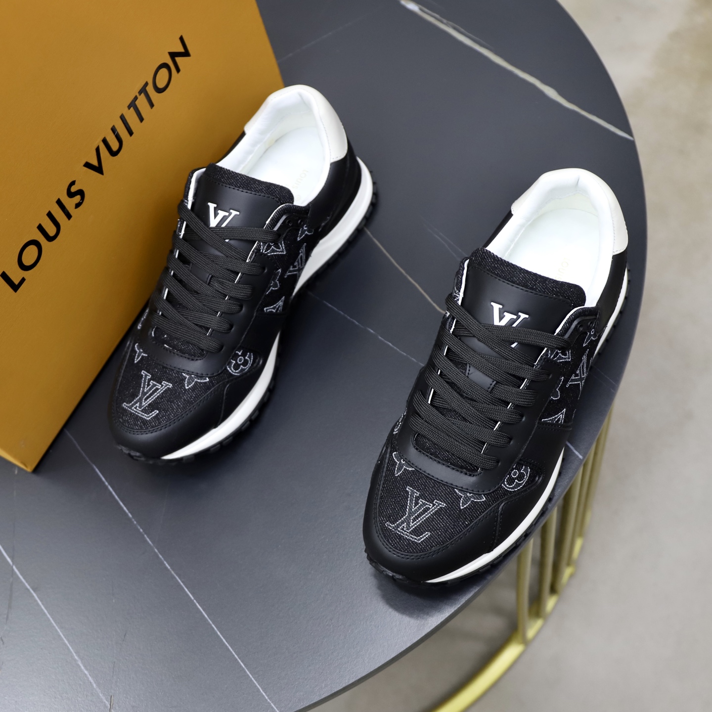 LV shoe