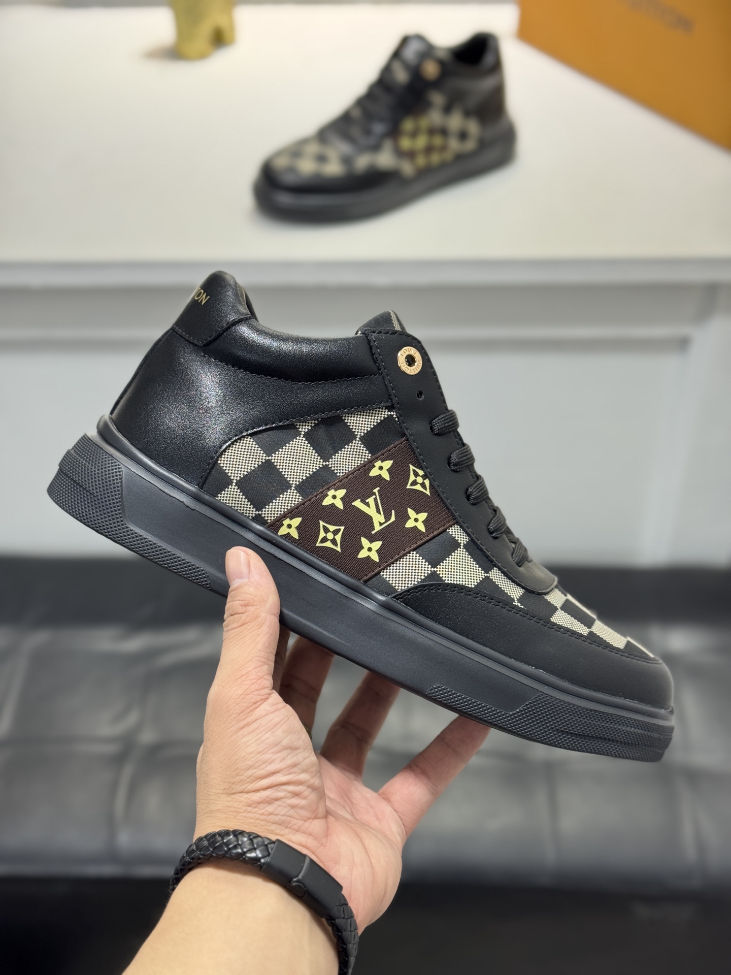 LV shoe
