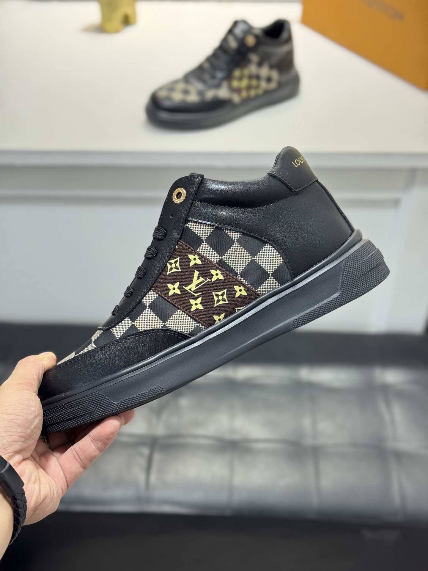 LV shoe