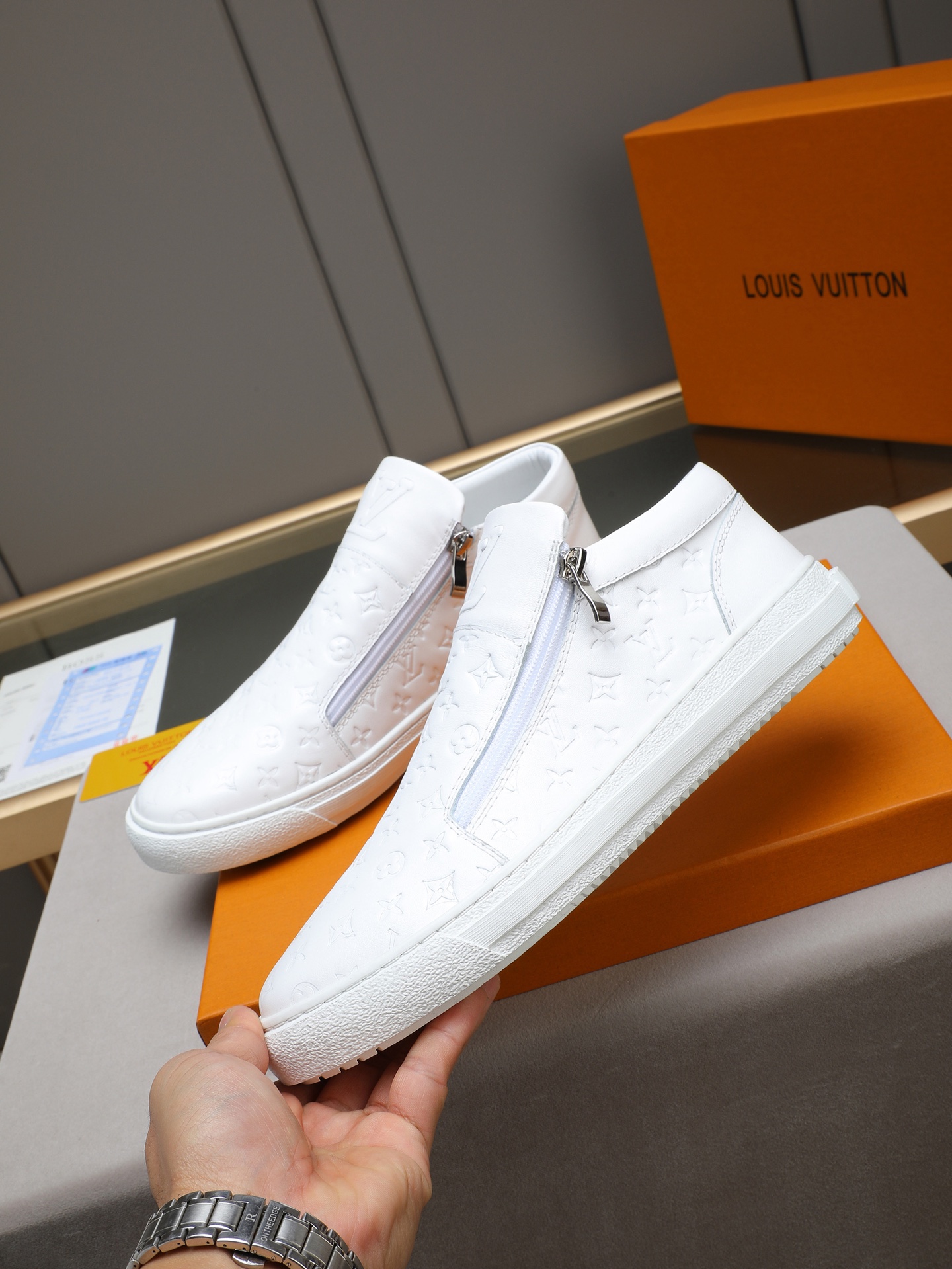 LV shoe