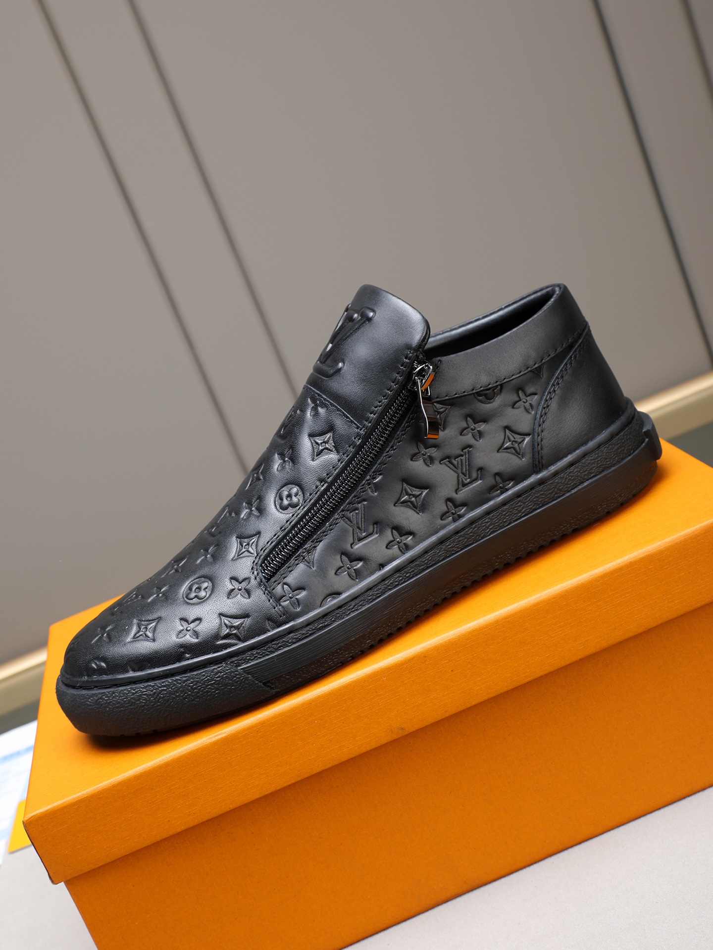 LV shoe