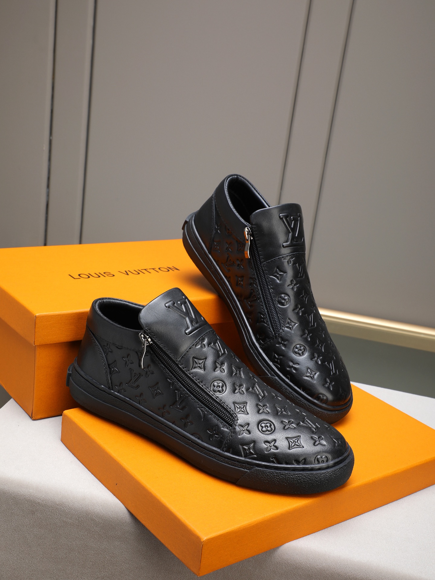LV shoe
