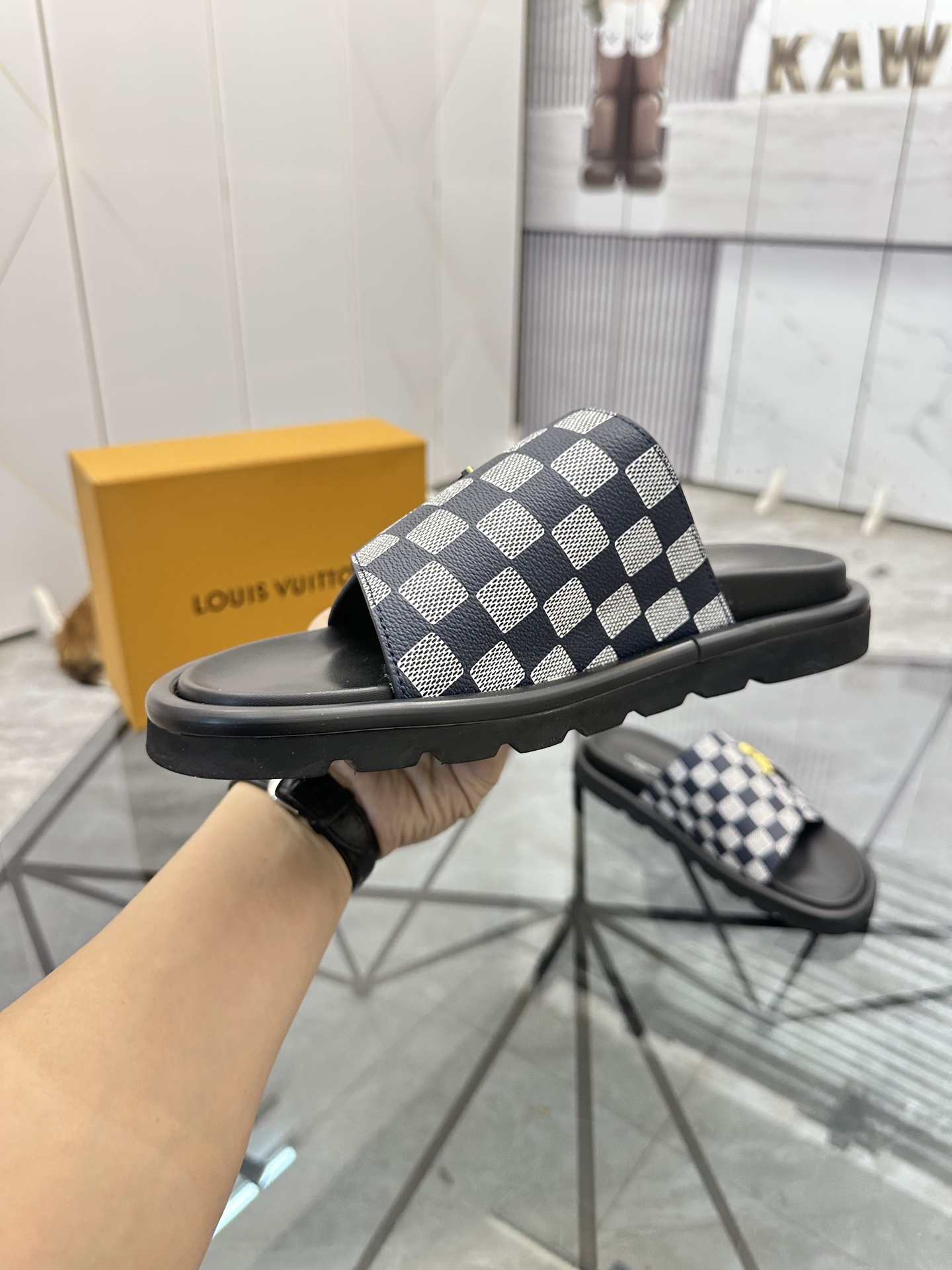 LV shoe