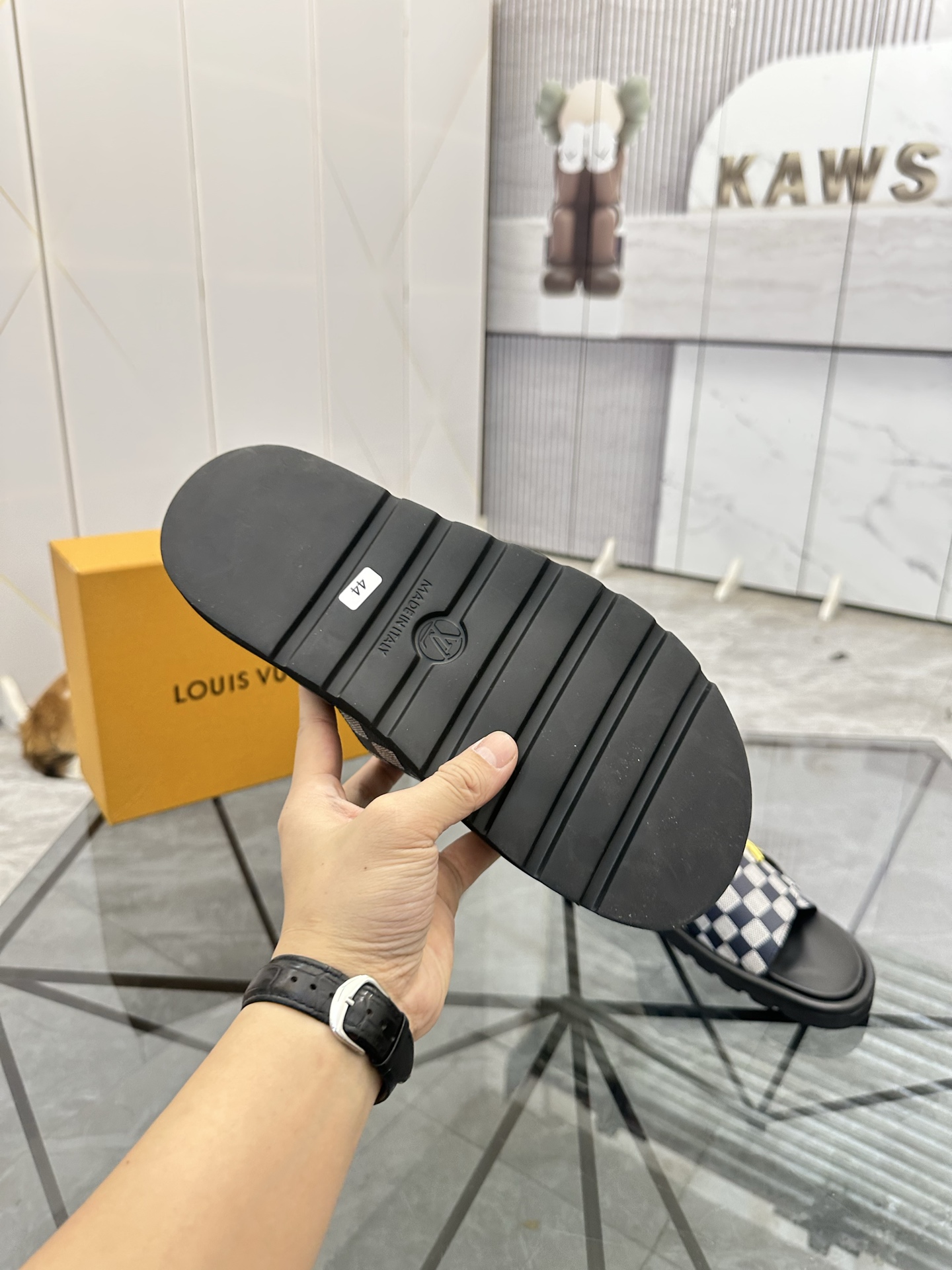 LV shoe