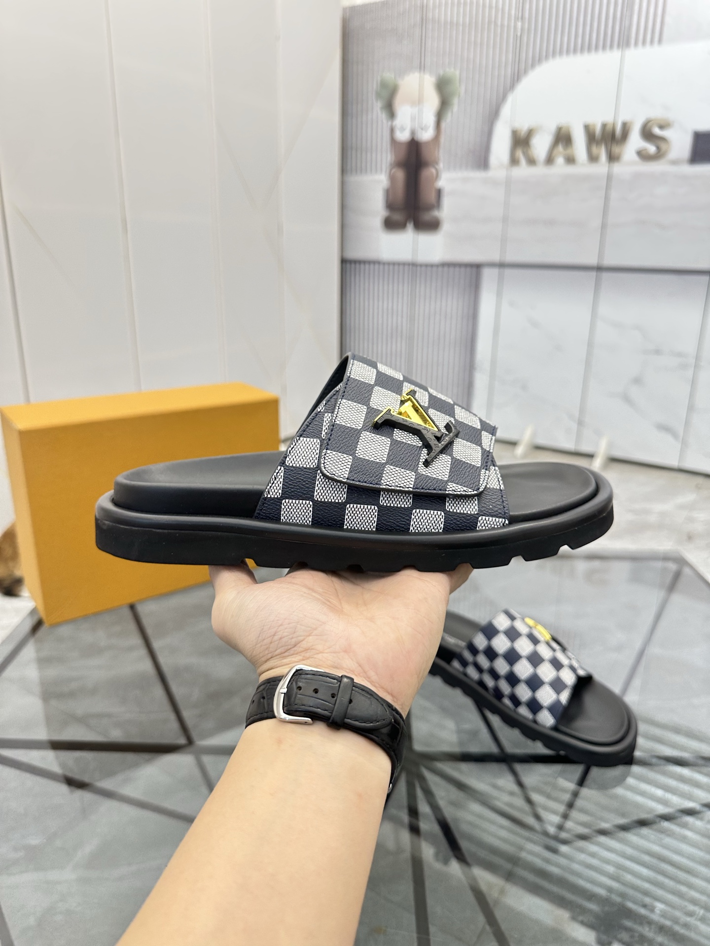 LV shoe