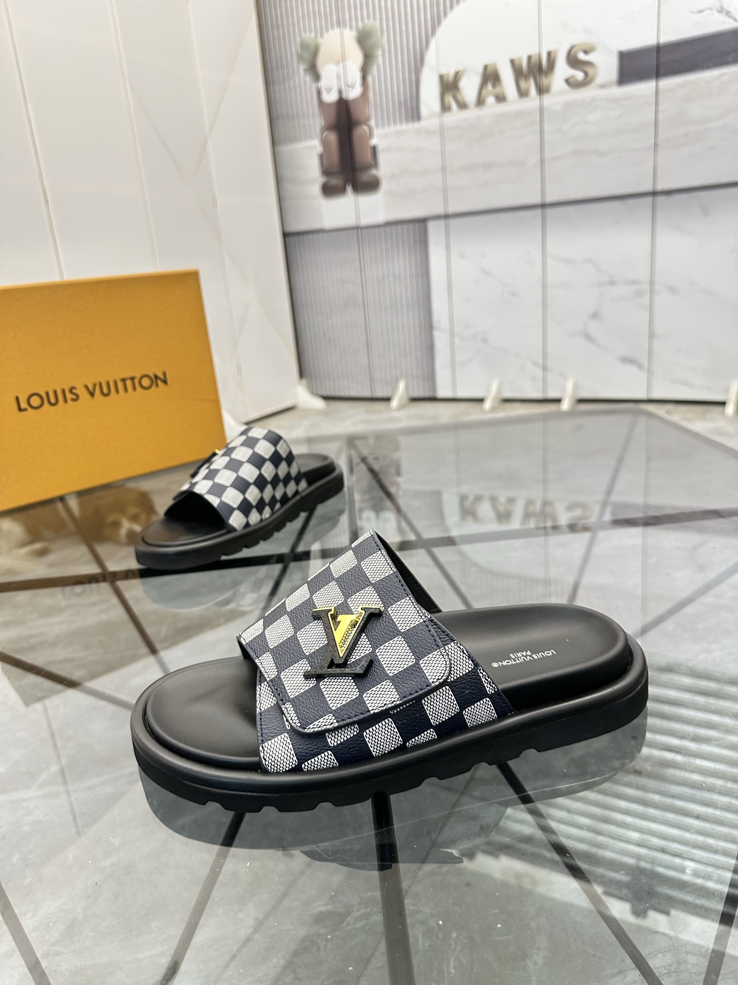 LV shoe
