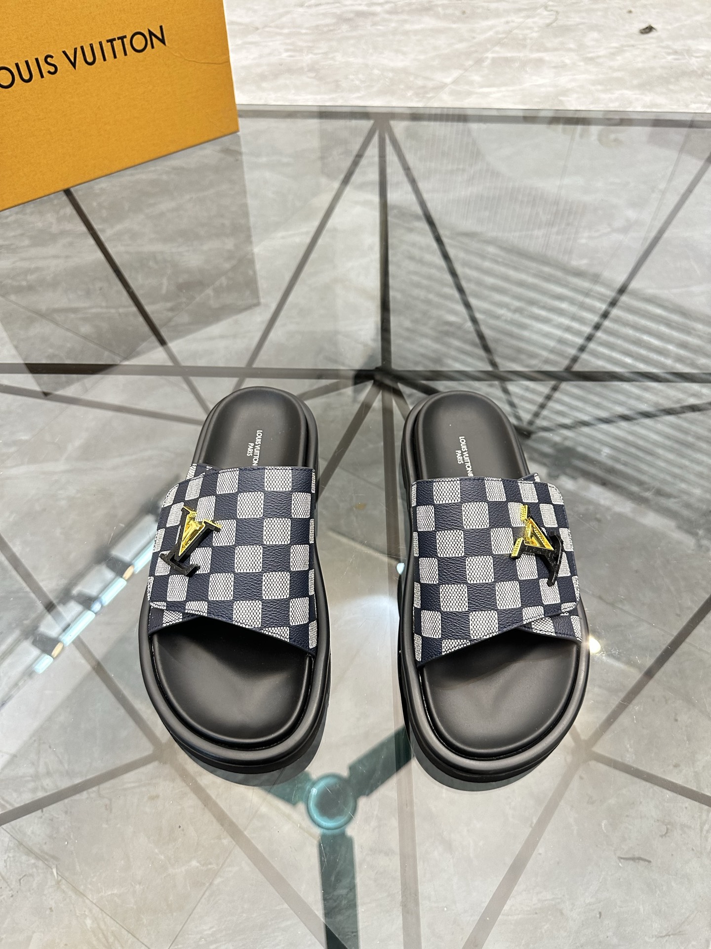 LV shoe