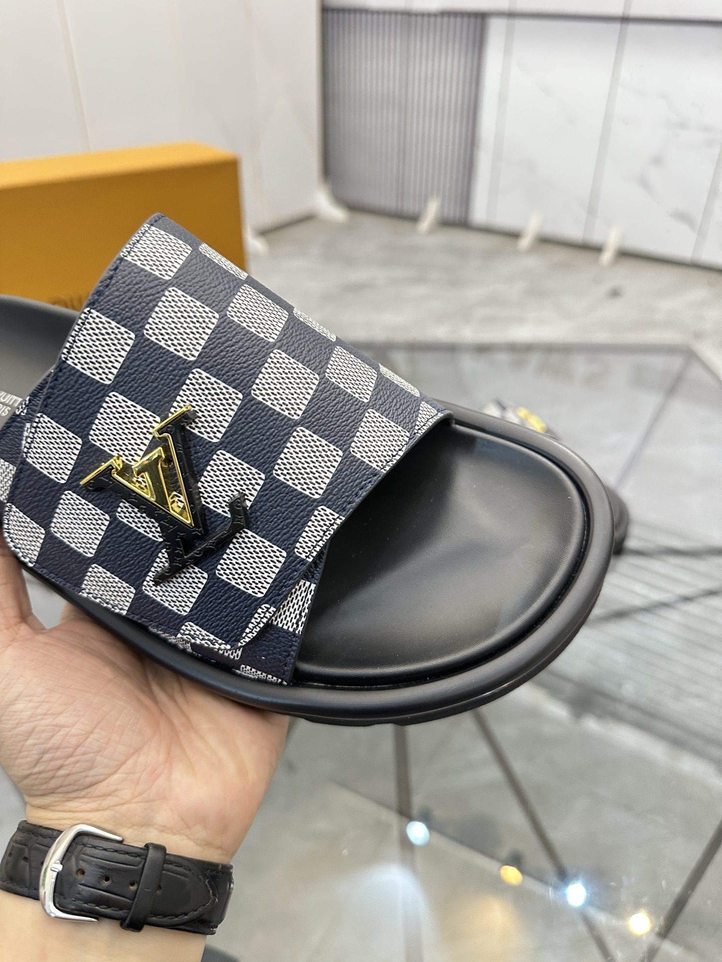 LV shoe