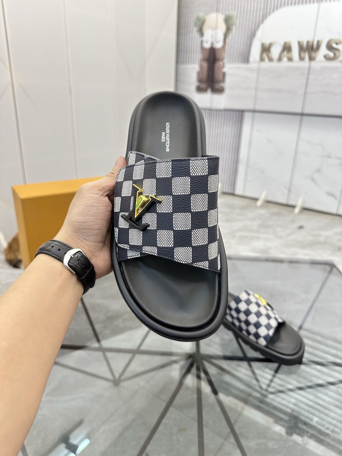 LV shoe