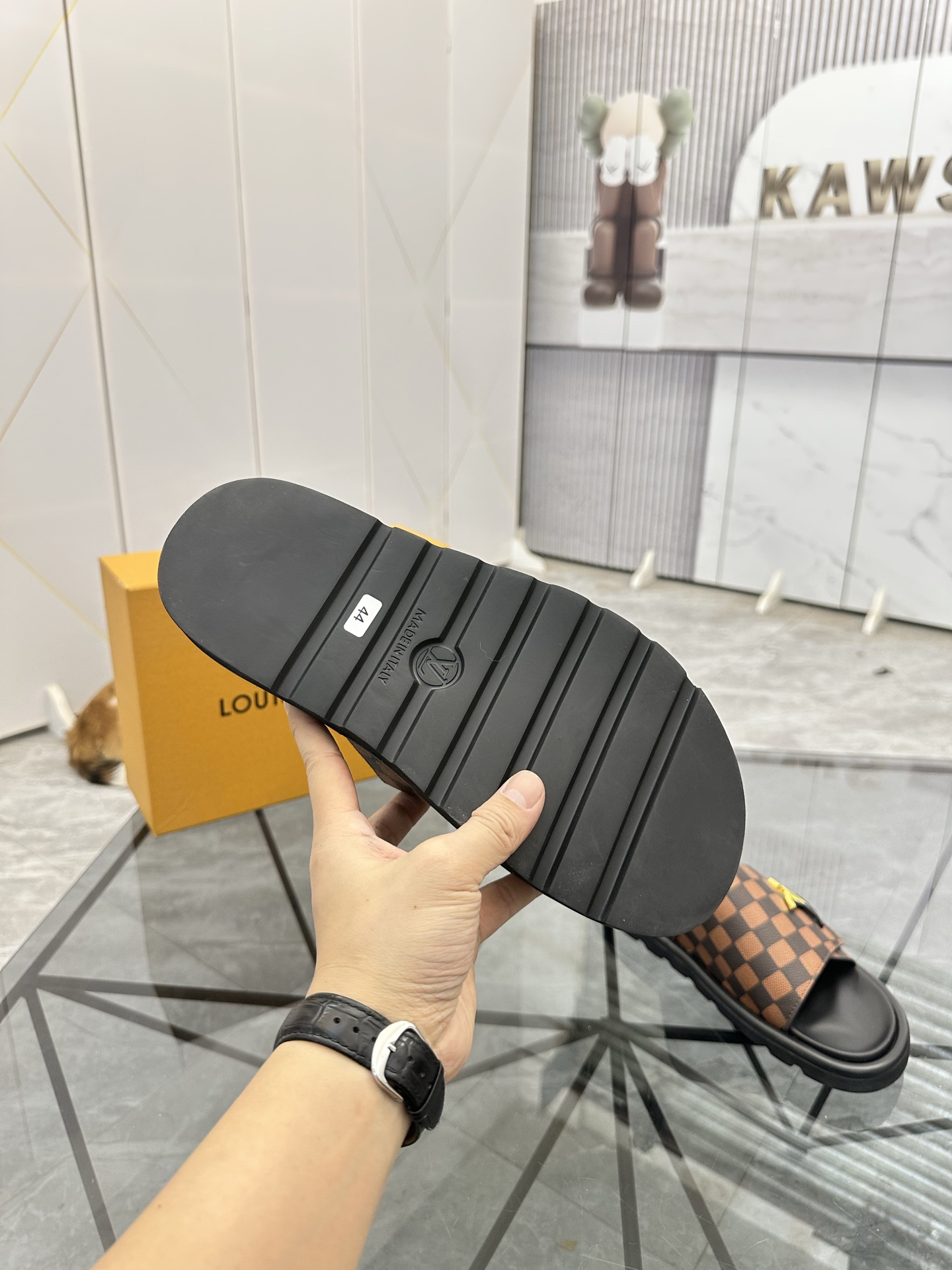 LV shoe