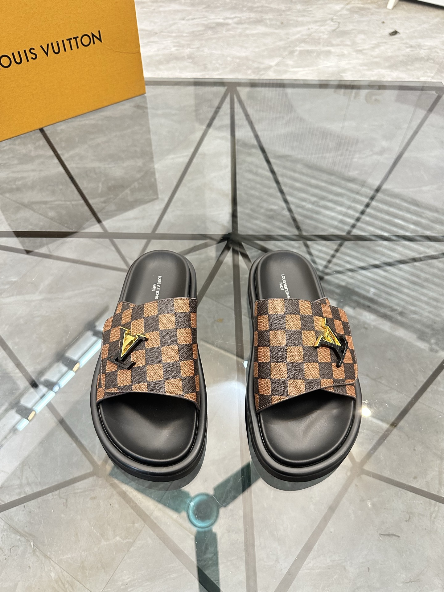 LV shoe