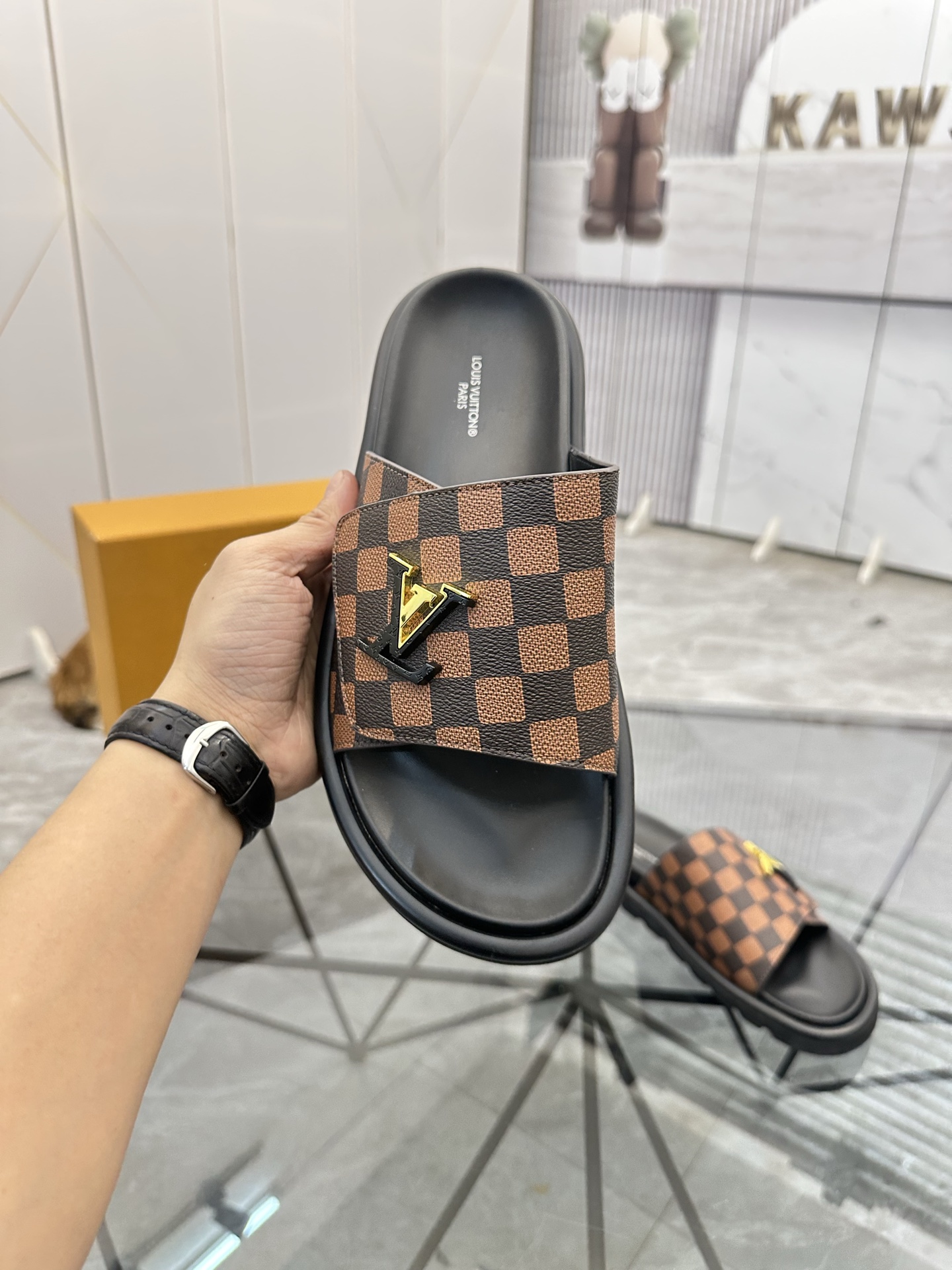 LV shoe