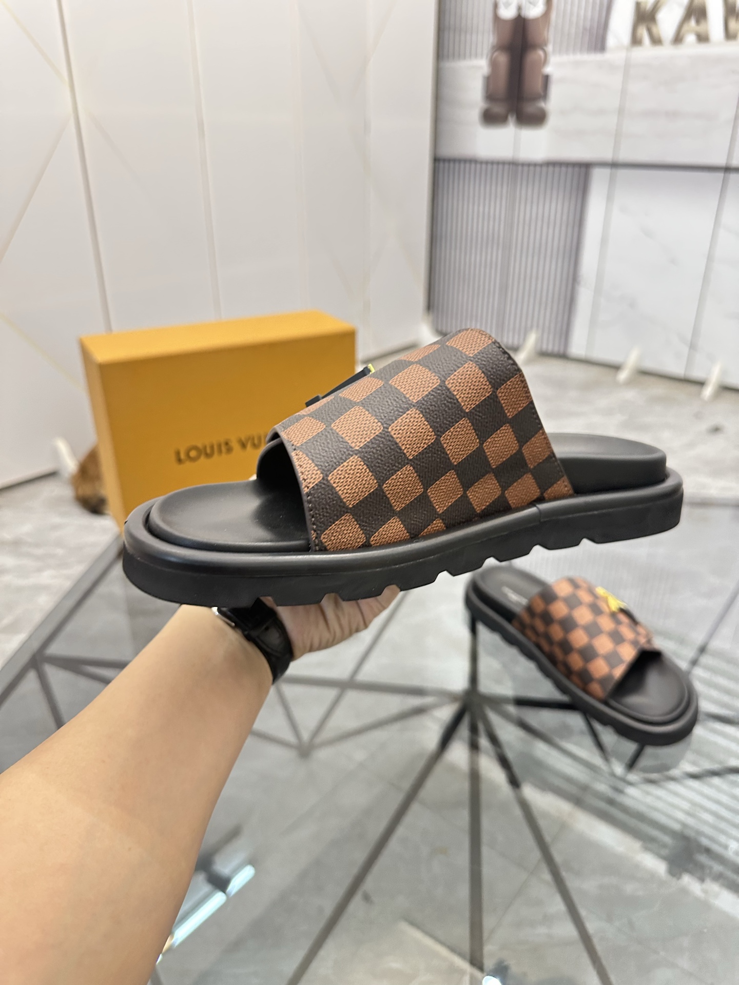 LV shoe