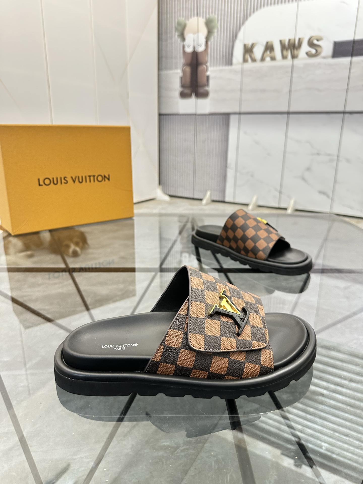 LV shoe