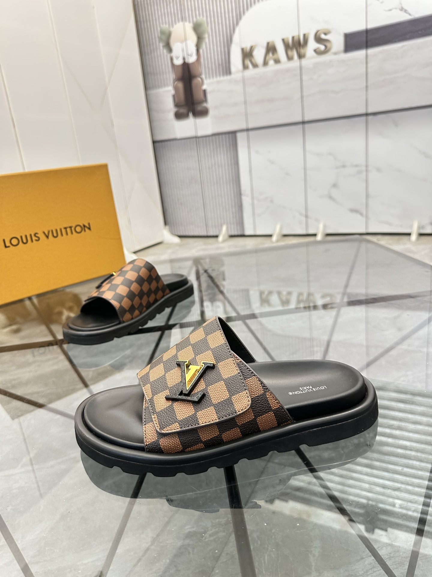 LV shoe