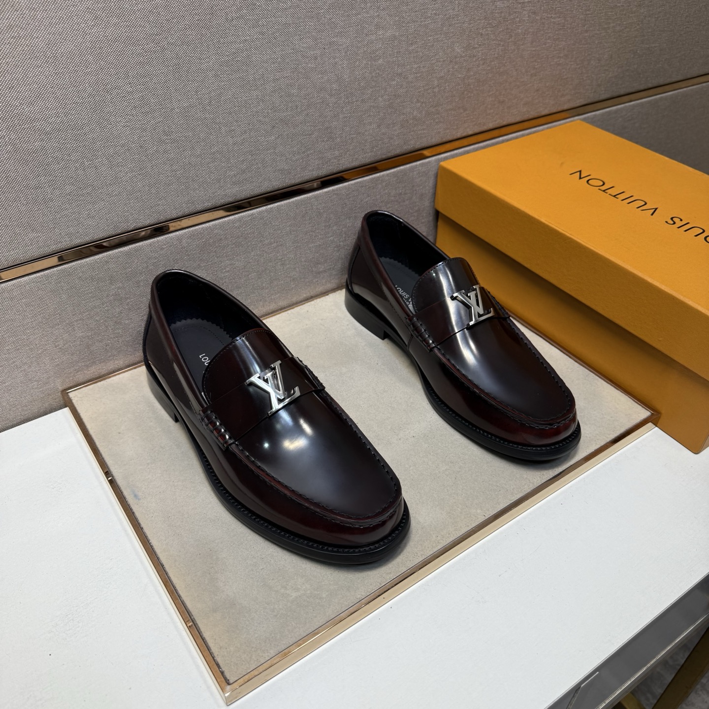 LV shoe