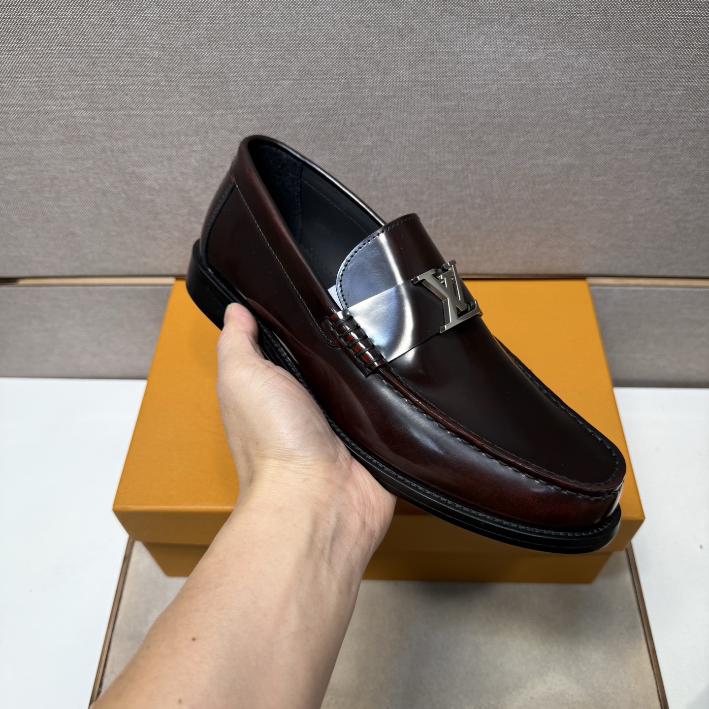 LV shoe
