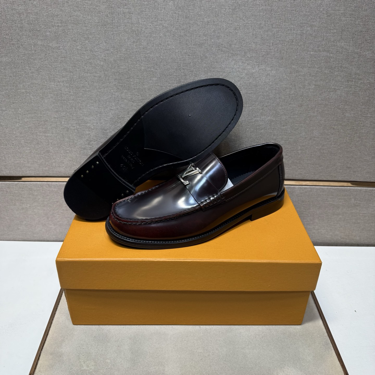 LV shoe