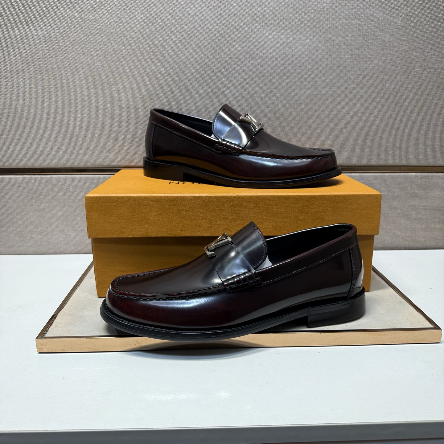 LV shoe