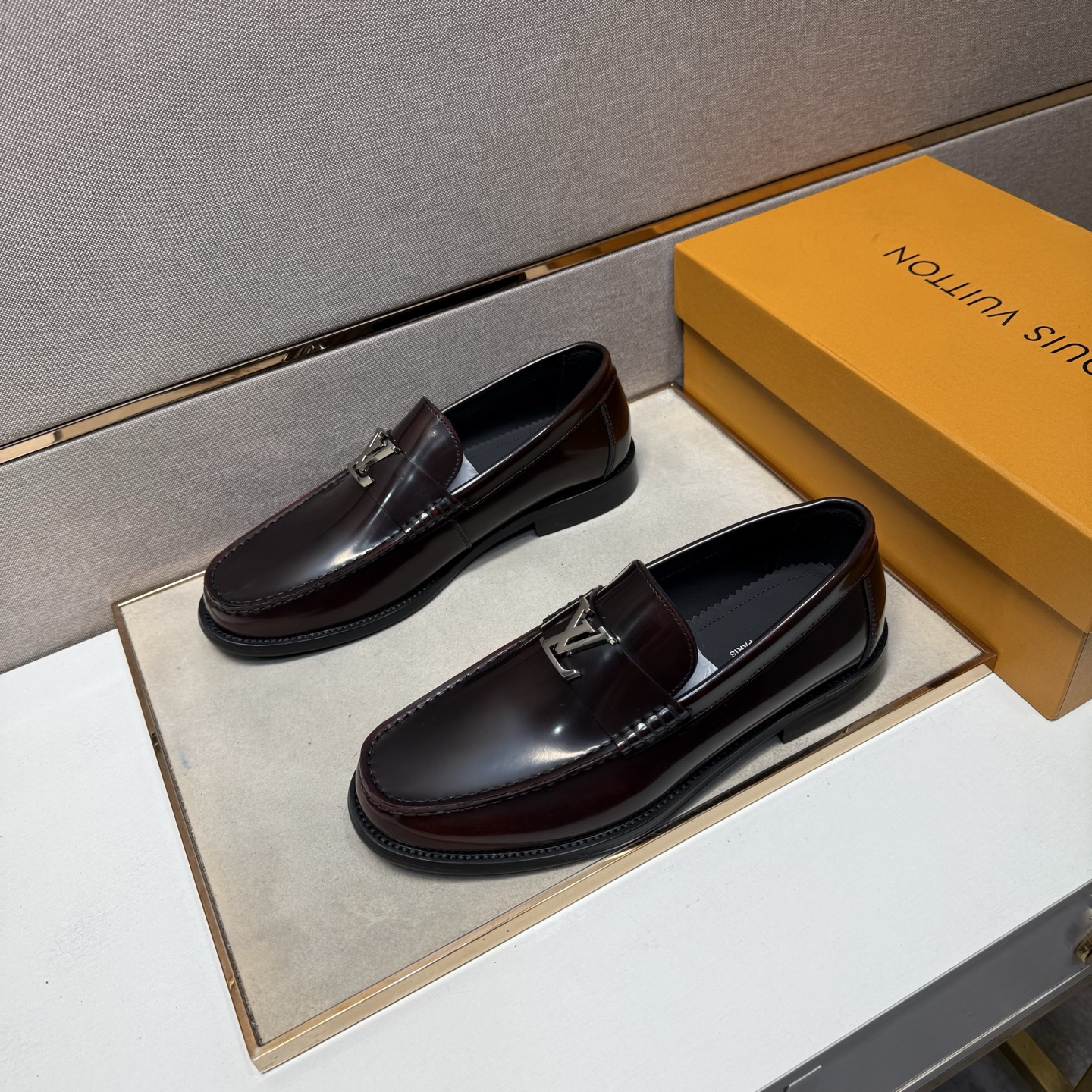 LV shoe