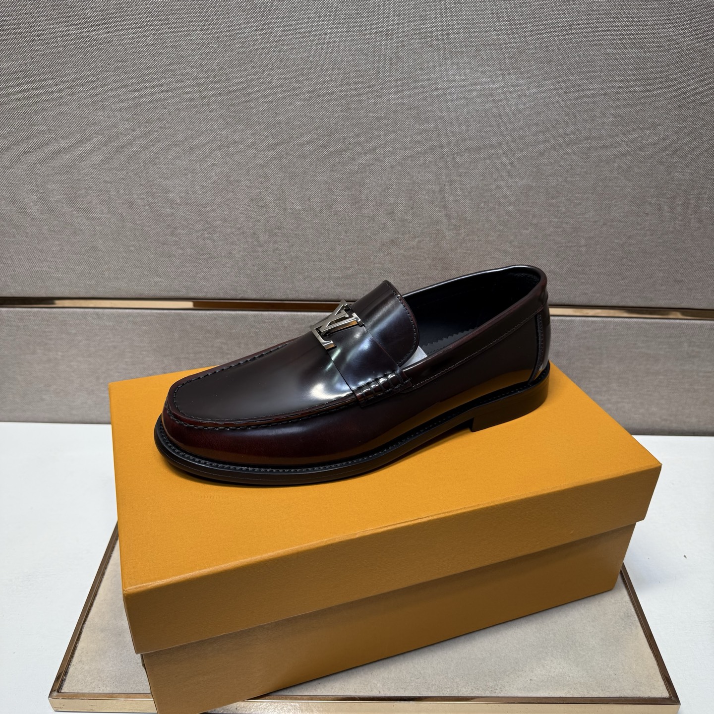 LV shoe