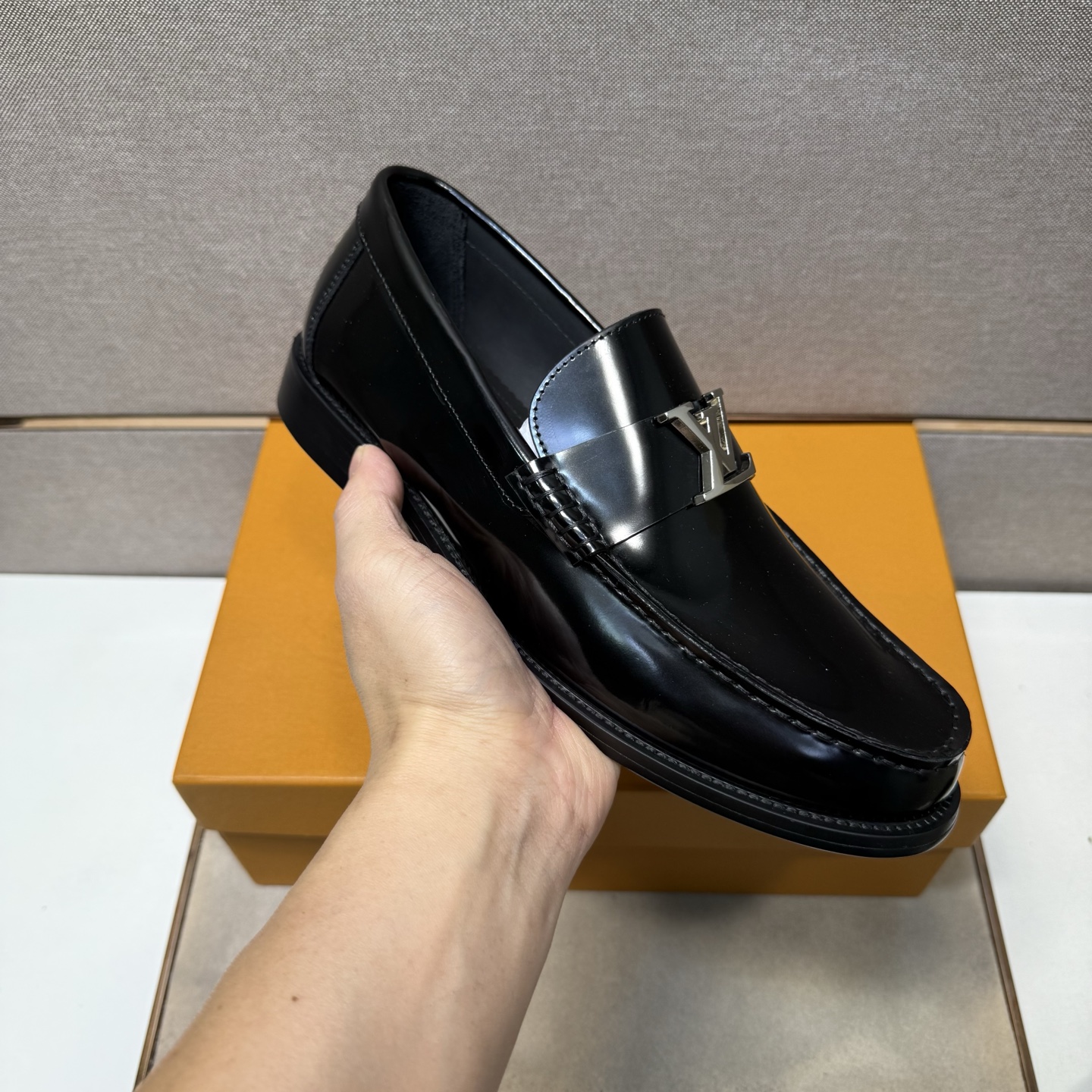 LV shoe