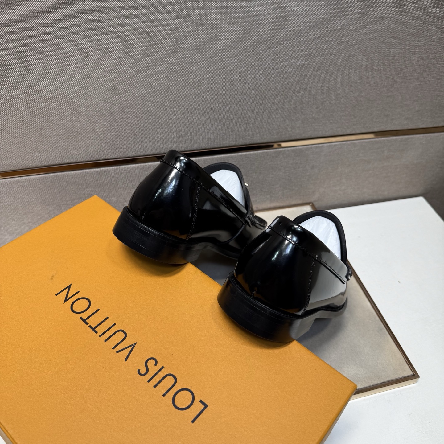 LV shoe