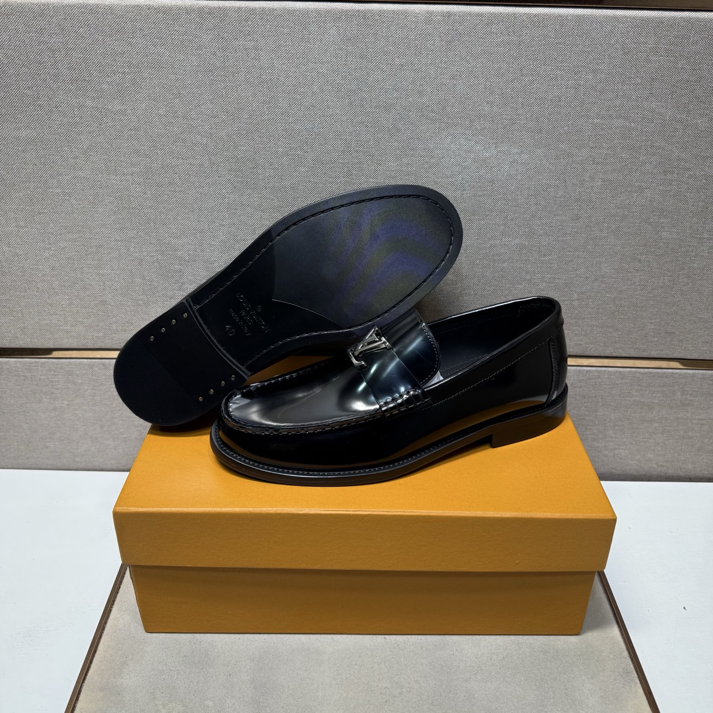 LV shoe
