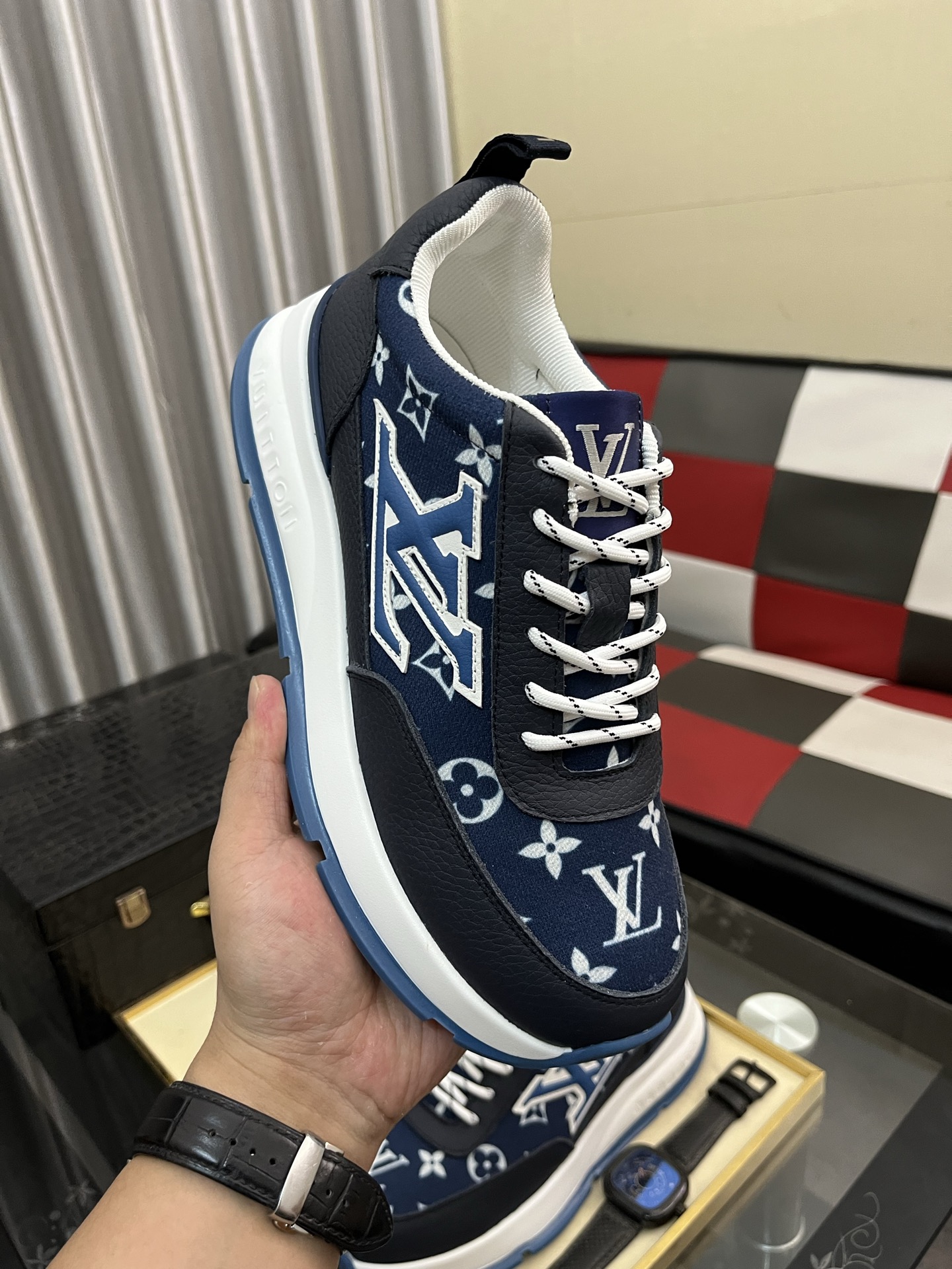 LV shoe
