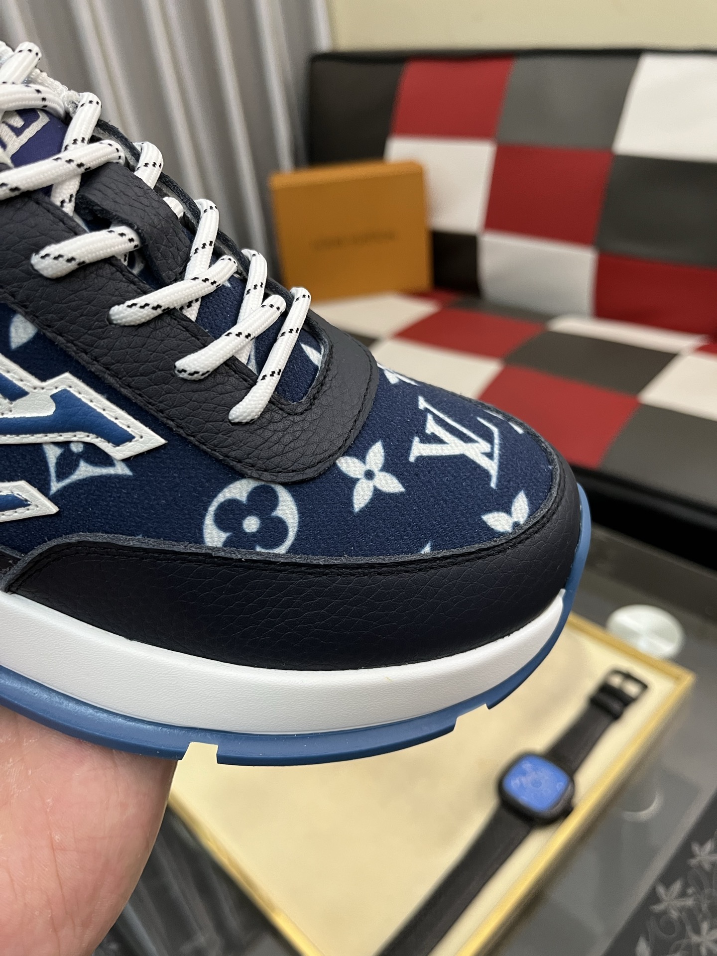 LV shoe