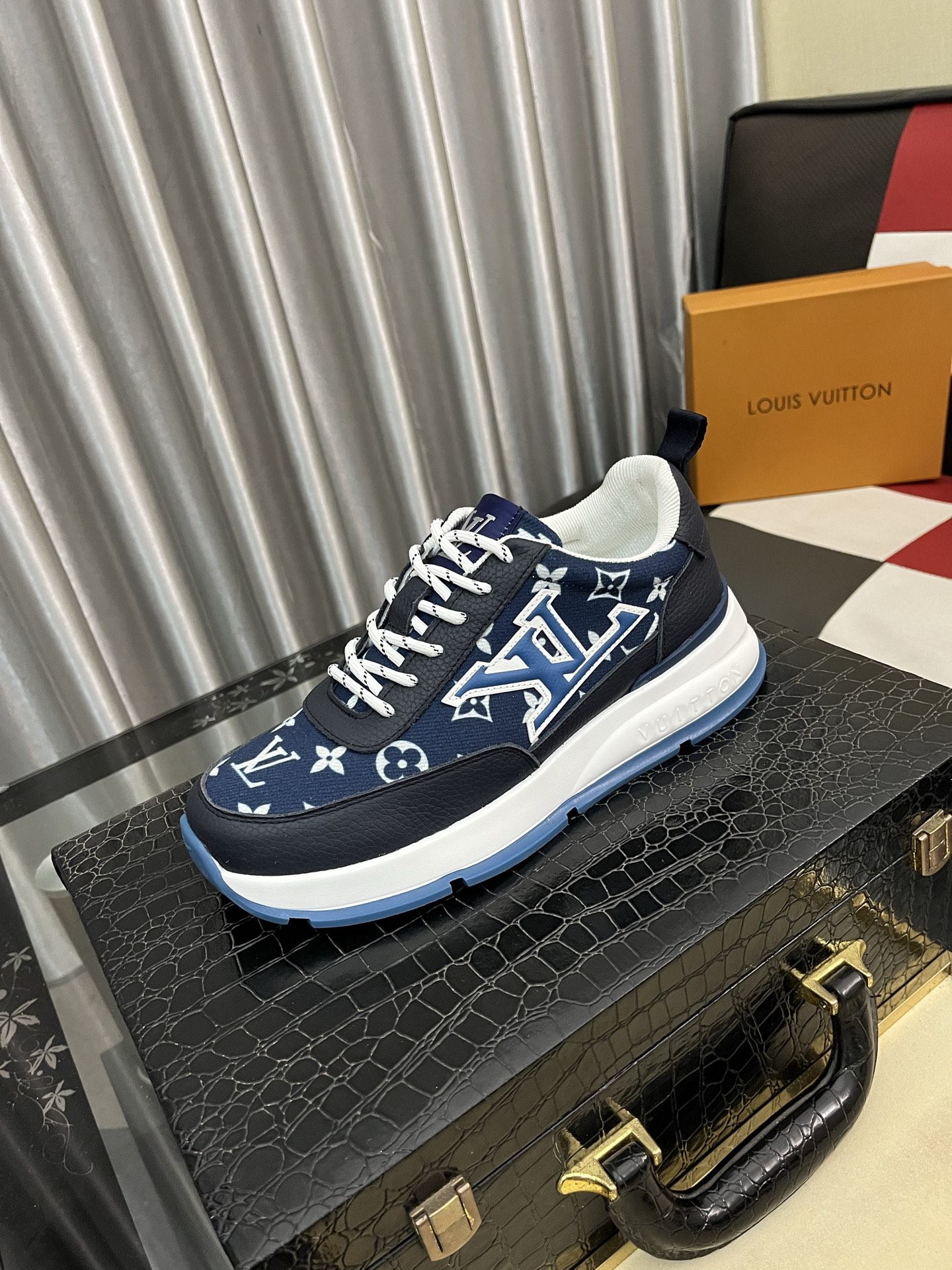LV shoe