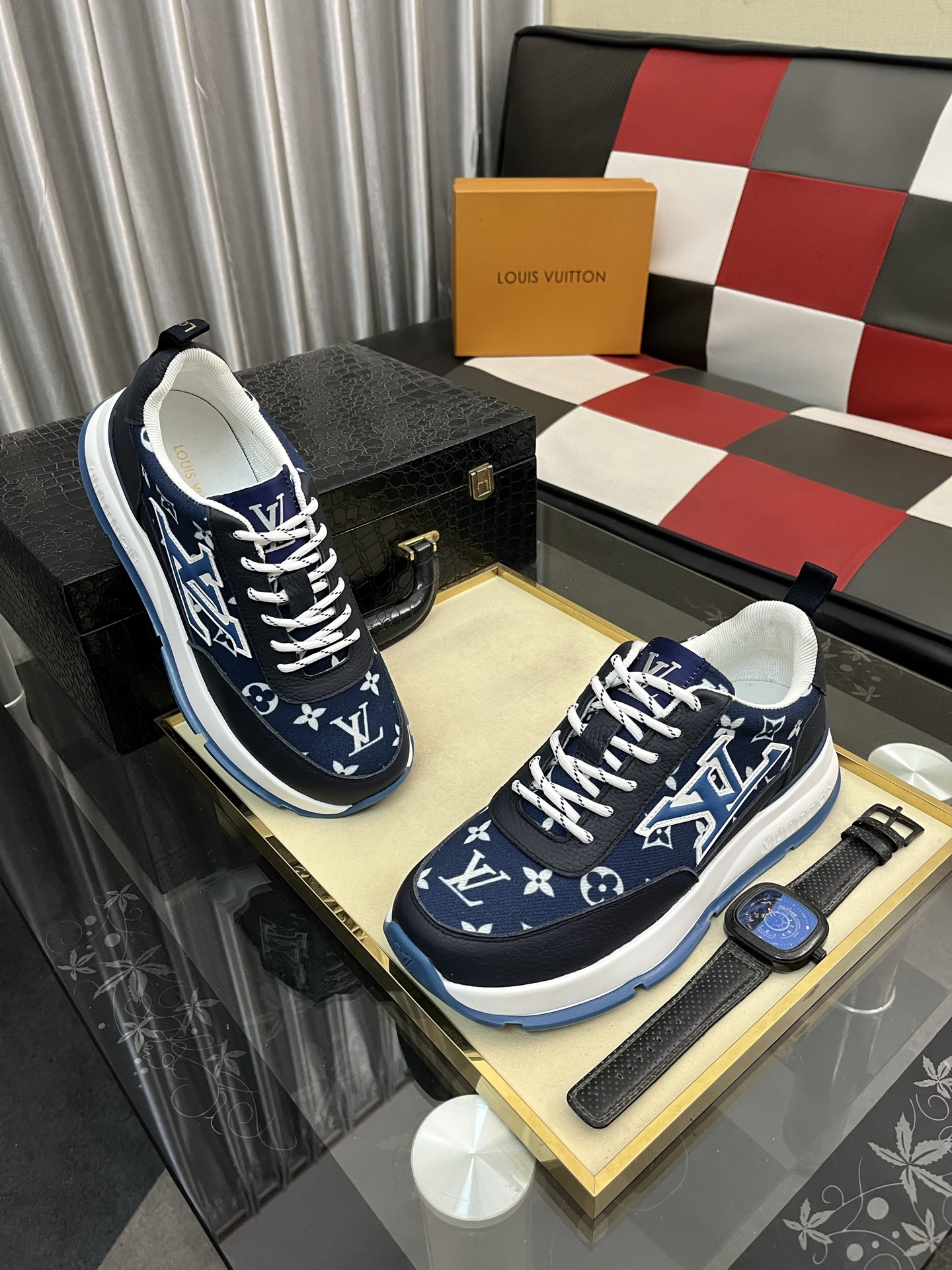 LV shoe