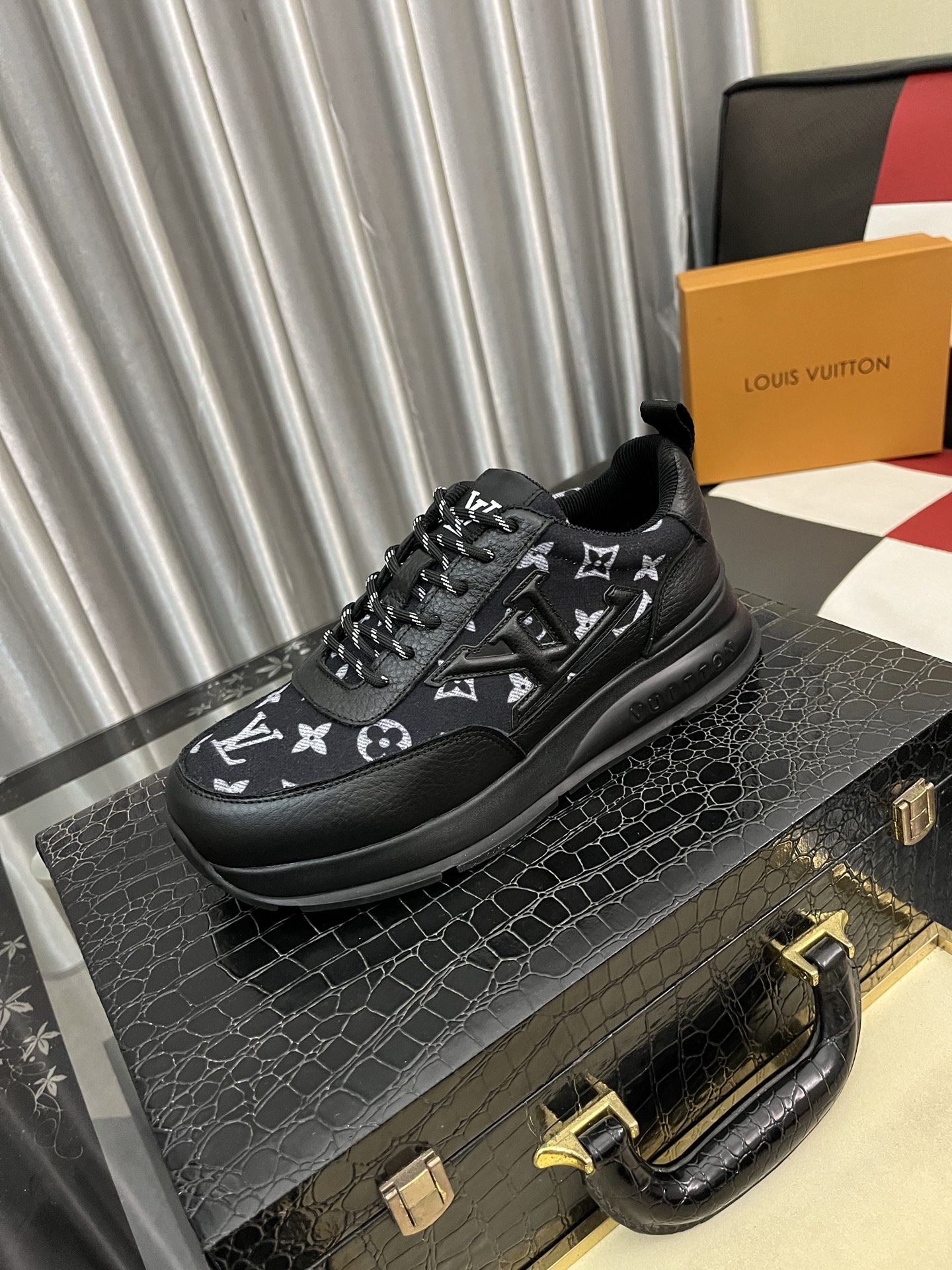 LV shoe