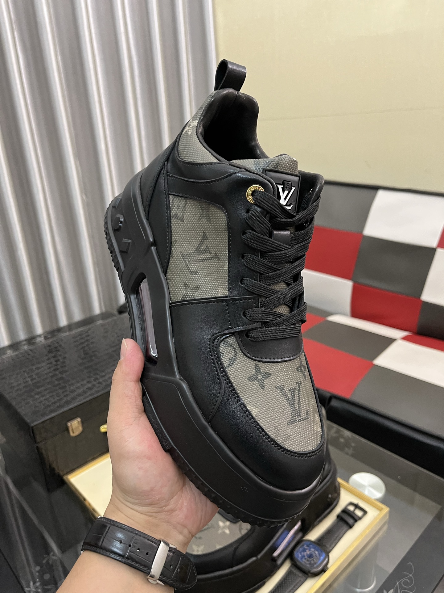 LV shoe