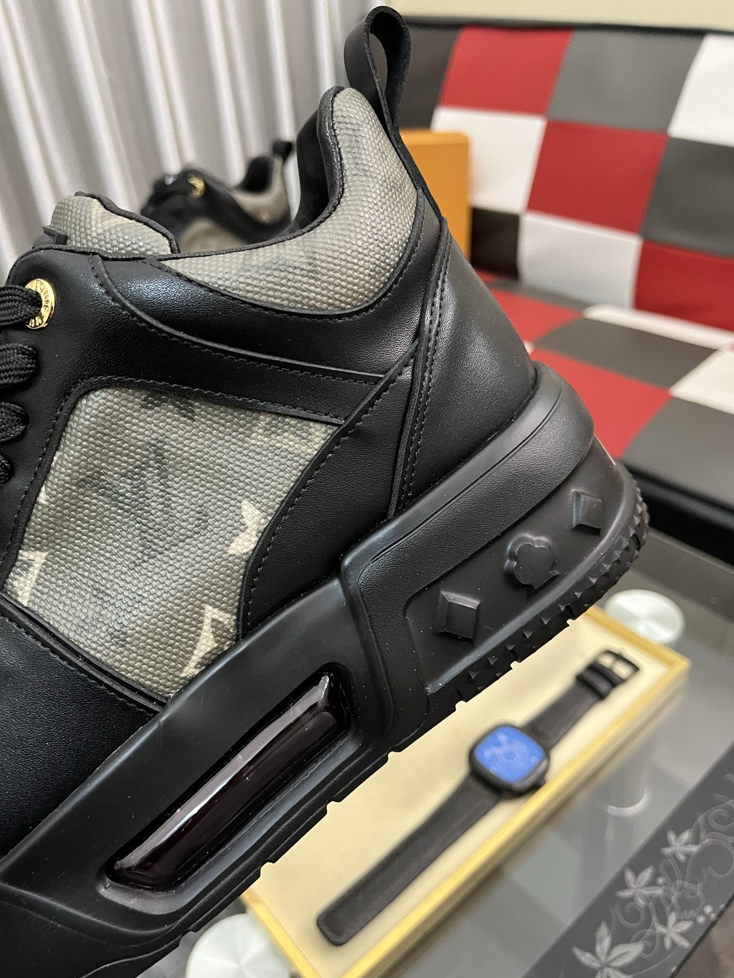 LV shoe