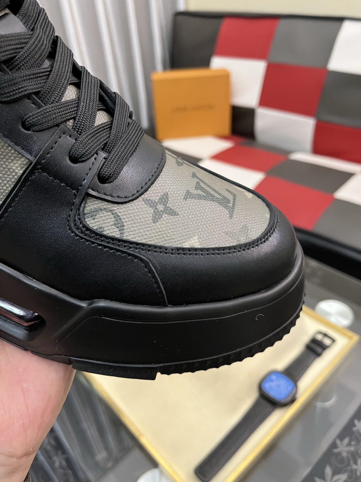 LV shoe