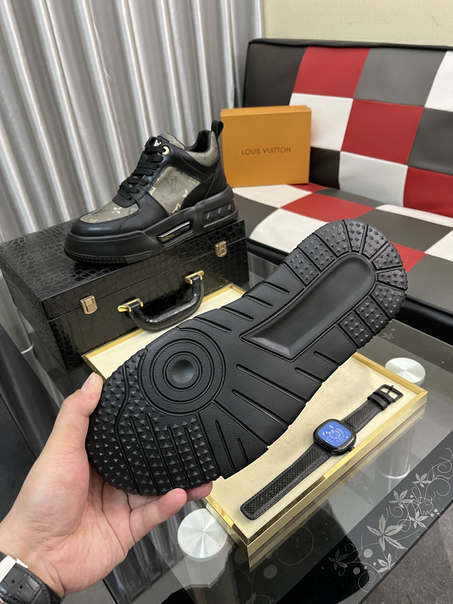 LV shoe