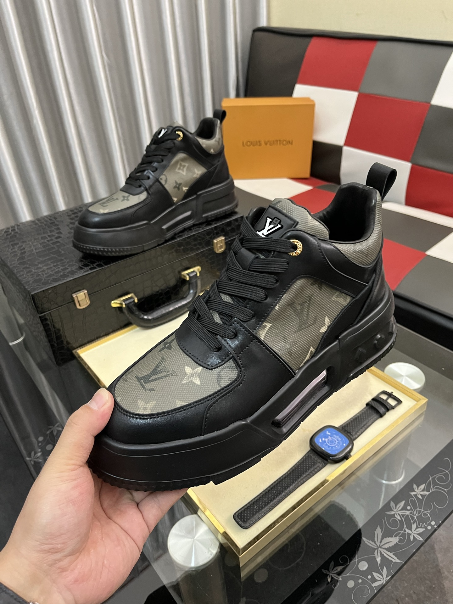 LV shoe