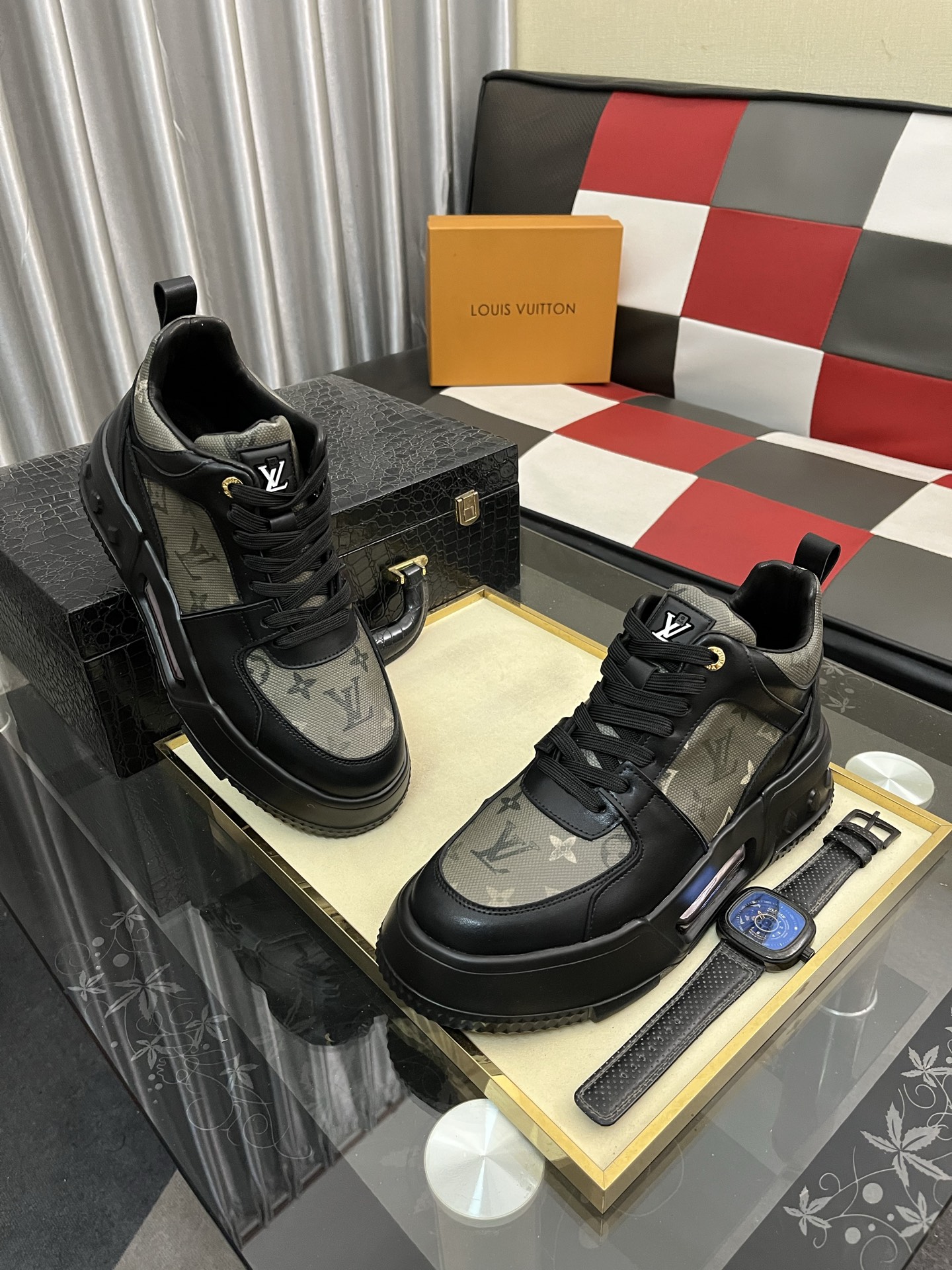 LV shoe