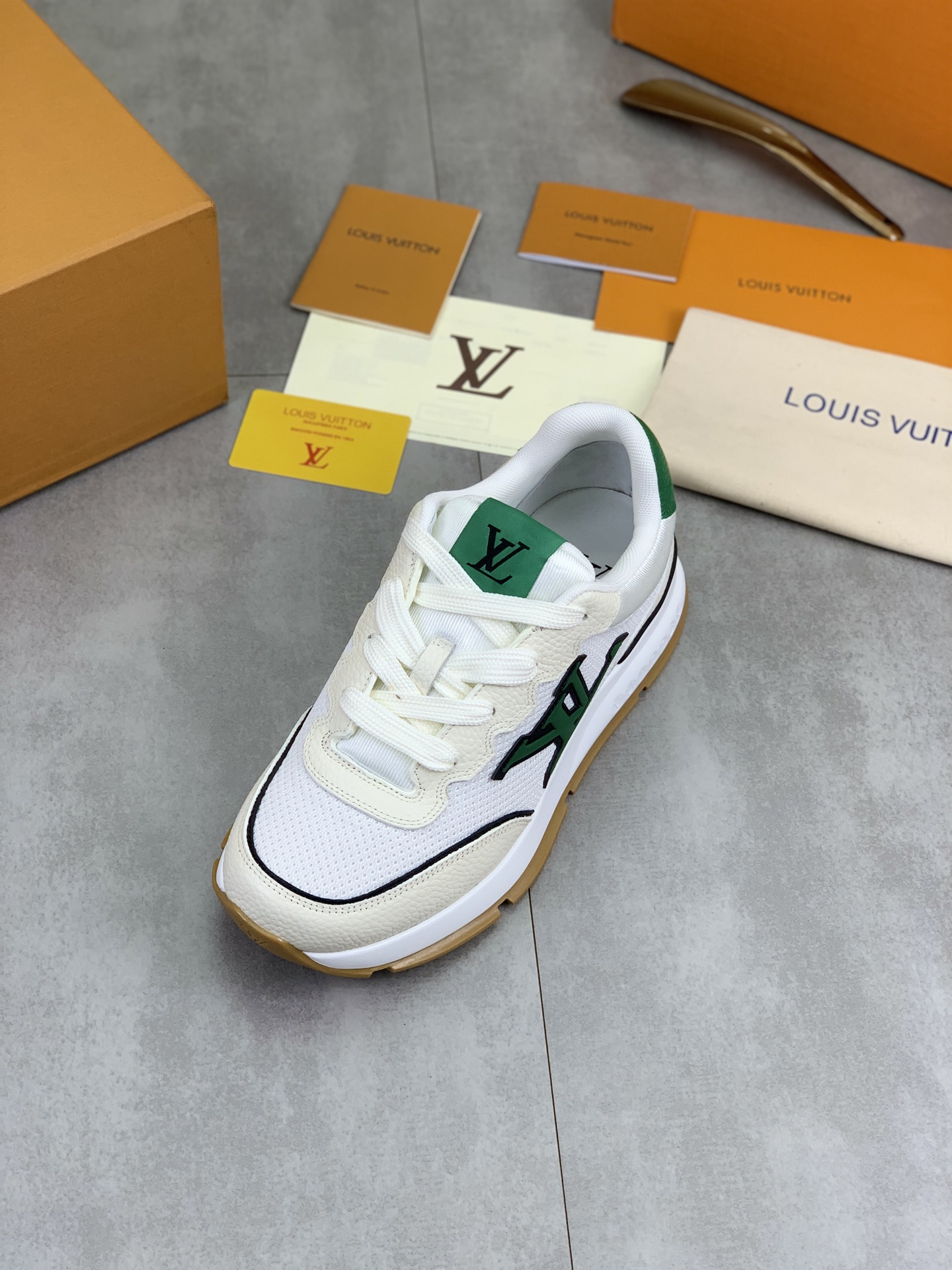 LV shoe