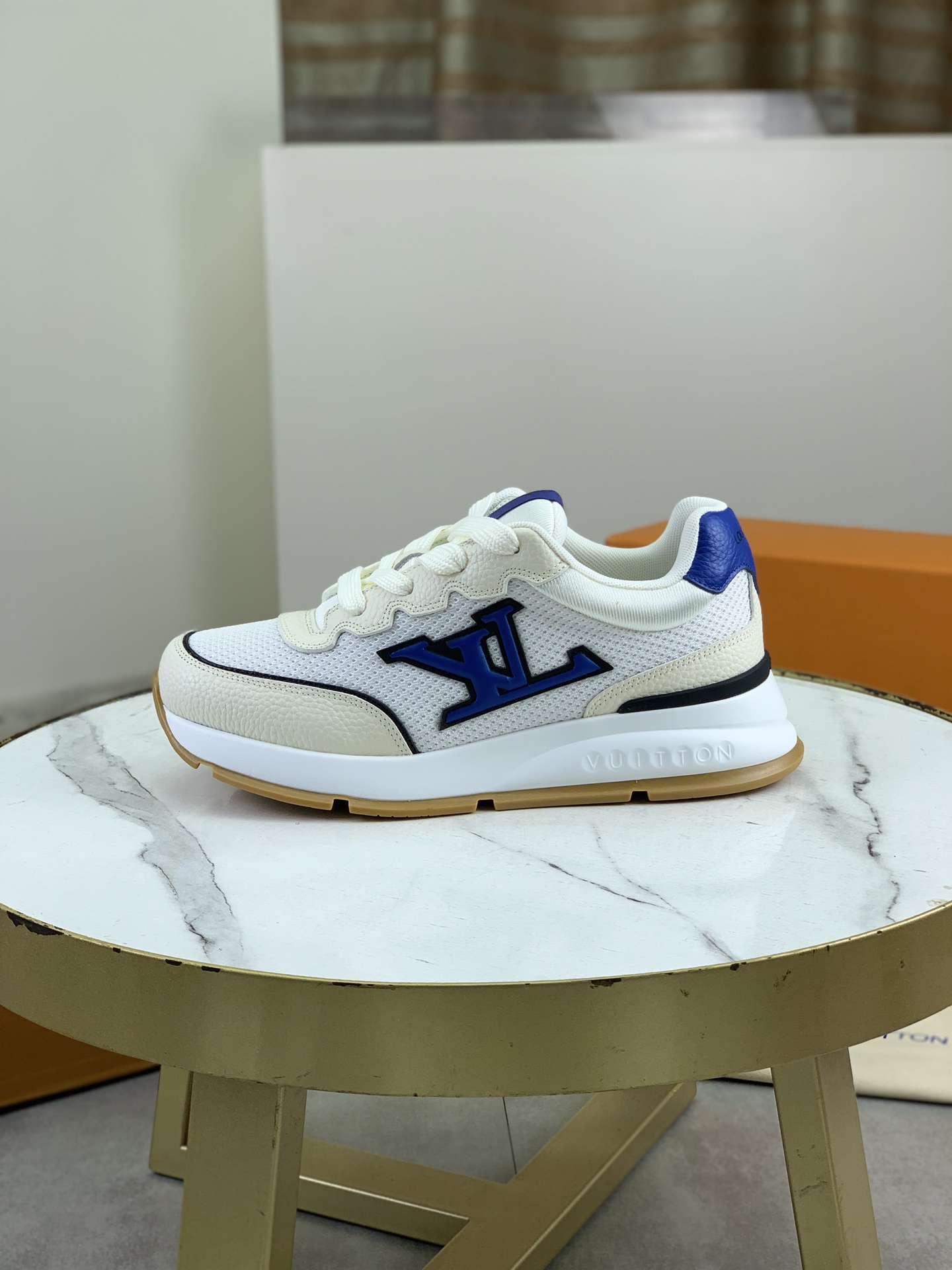 LV shoe