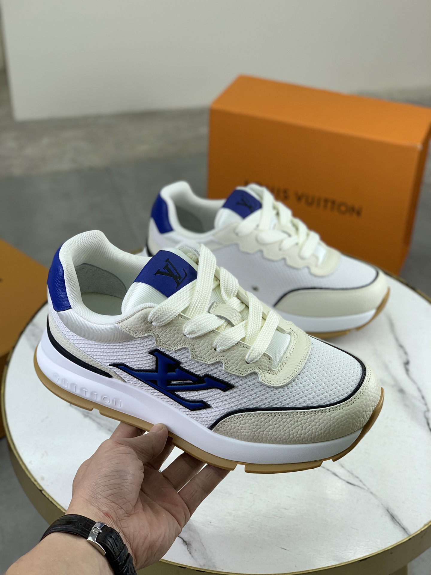 LV shoe