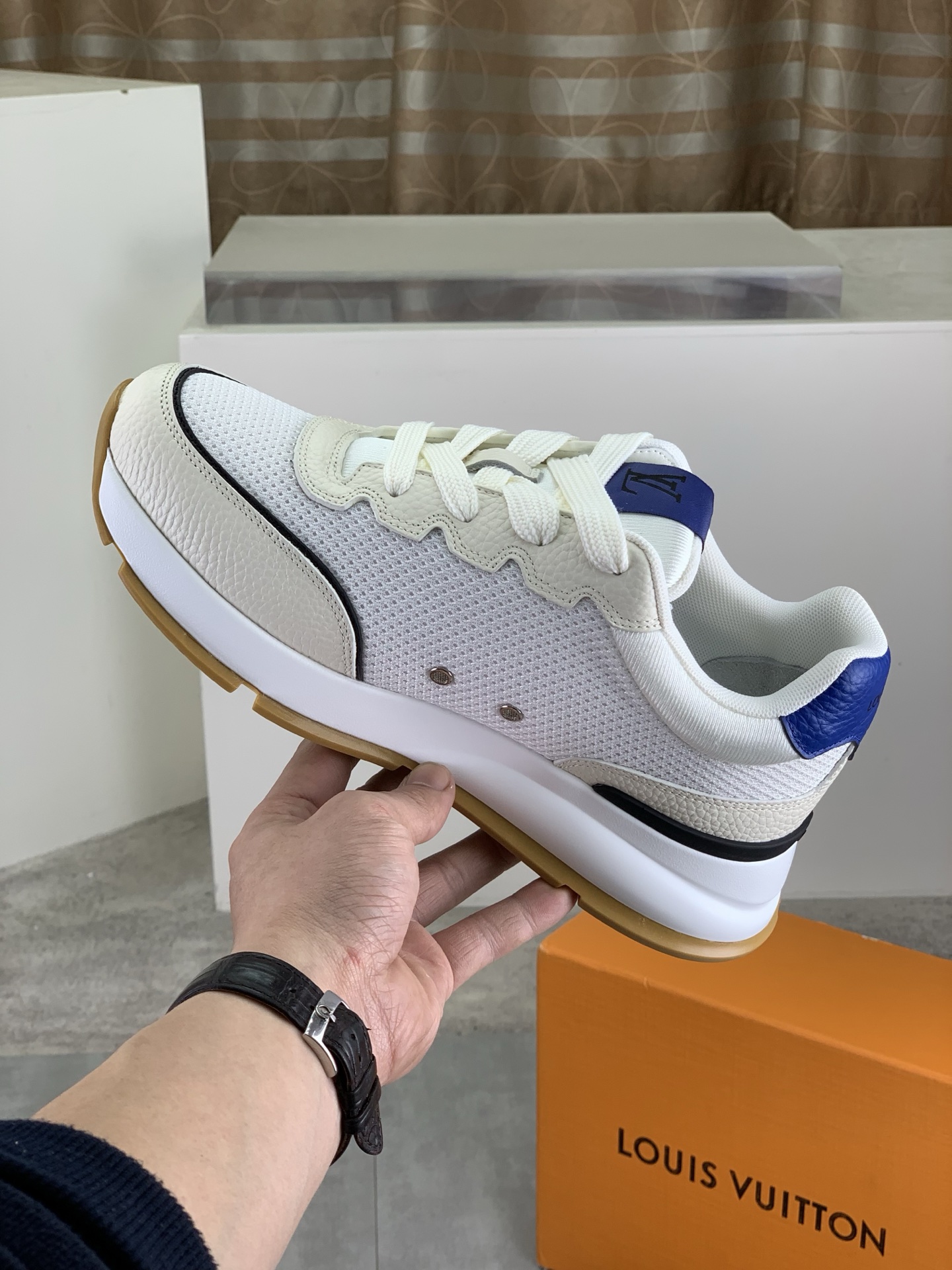 LV shoe