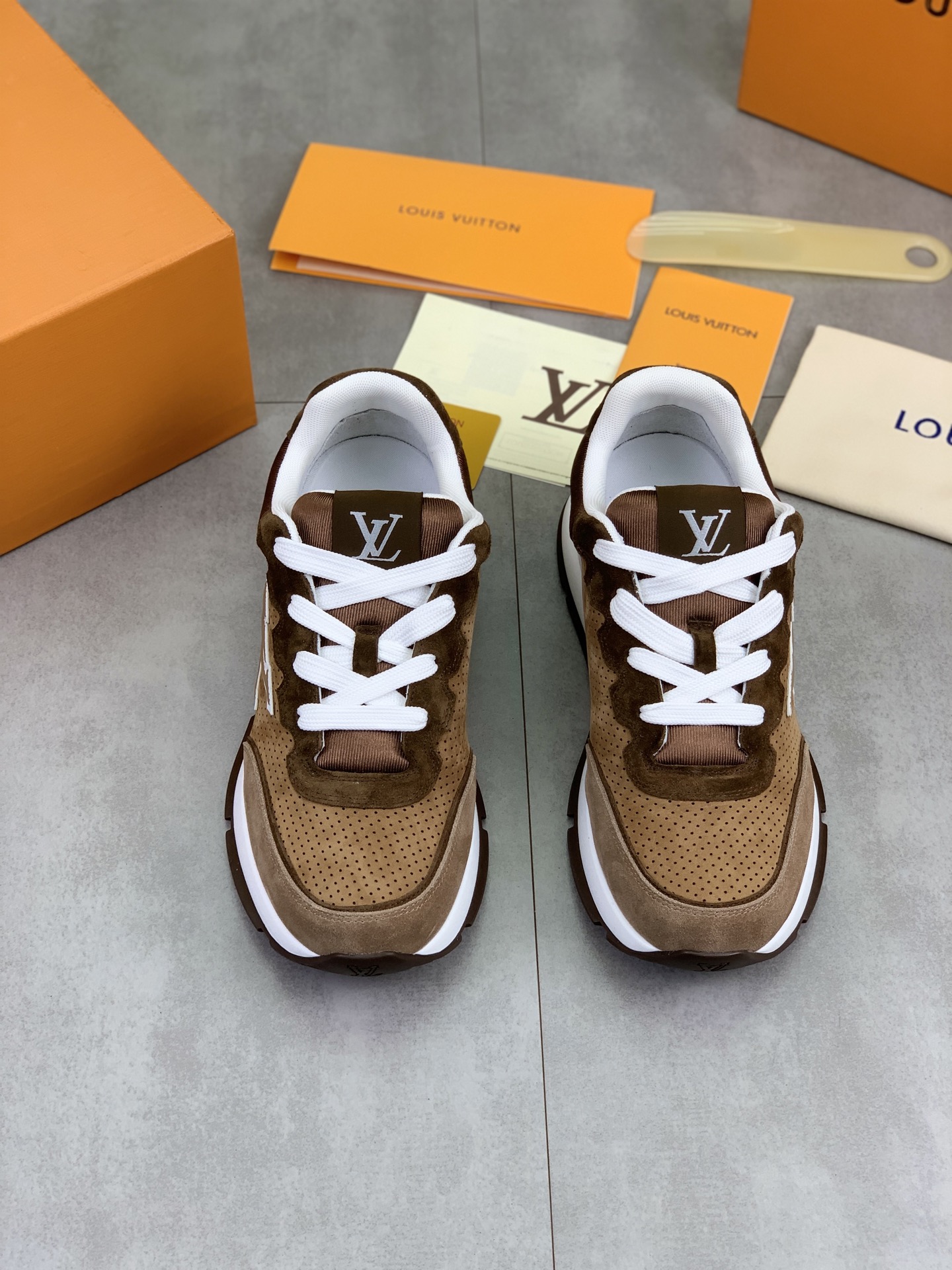 LV shoe